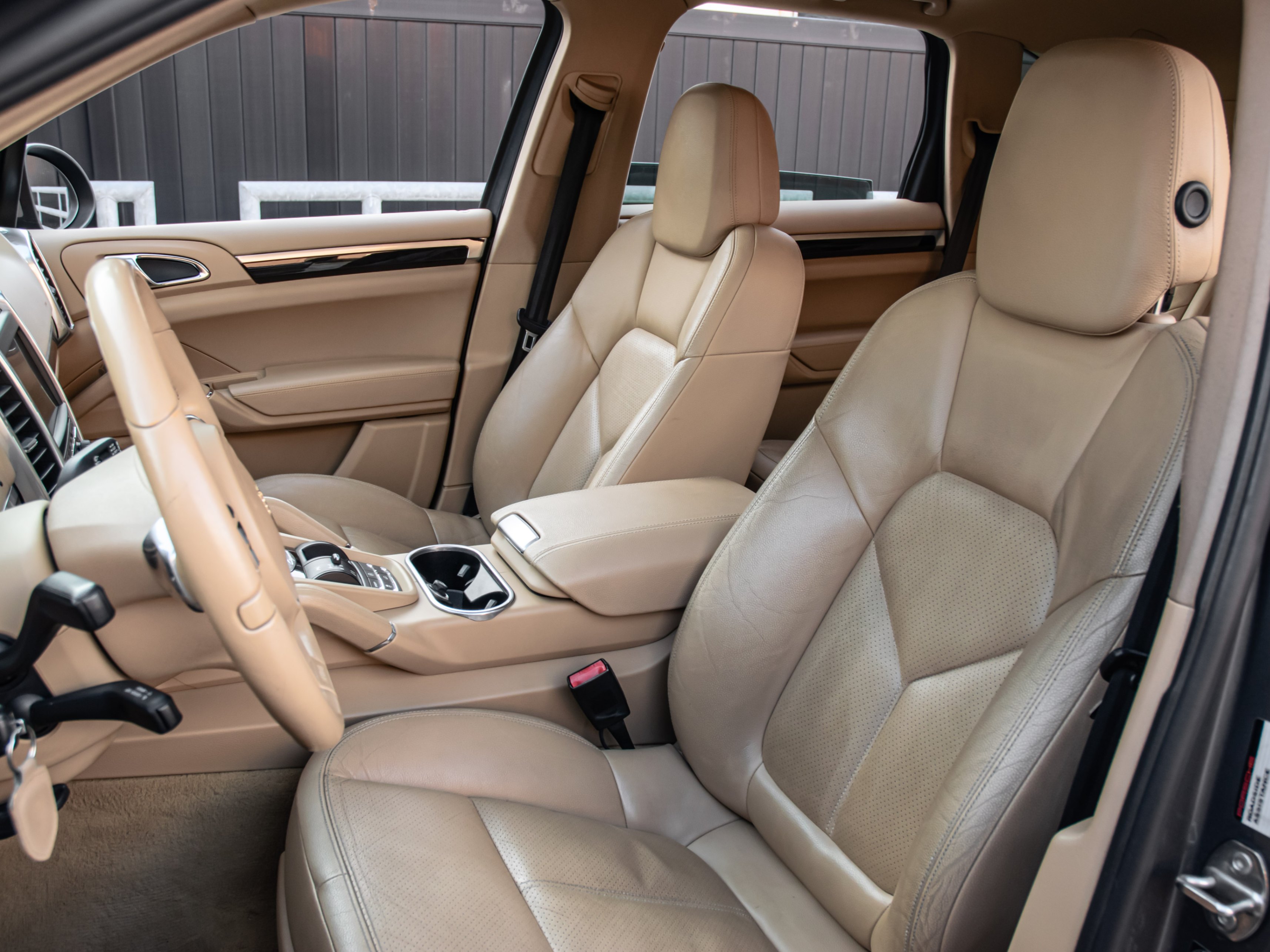 /firstgearmotorcar/2011-Porsche-Cayenne-8230300208712036.jpg