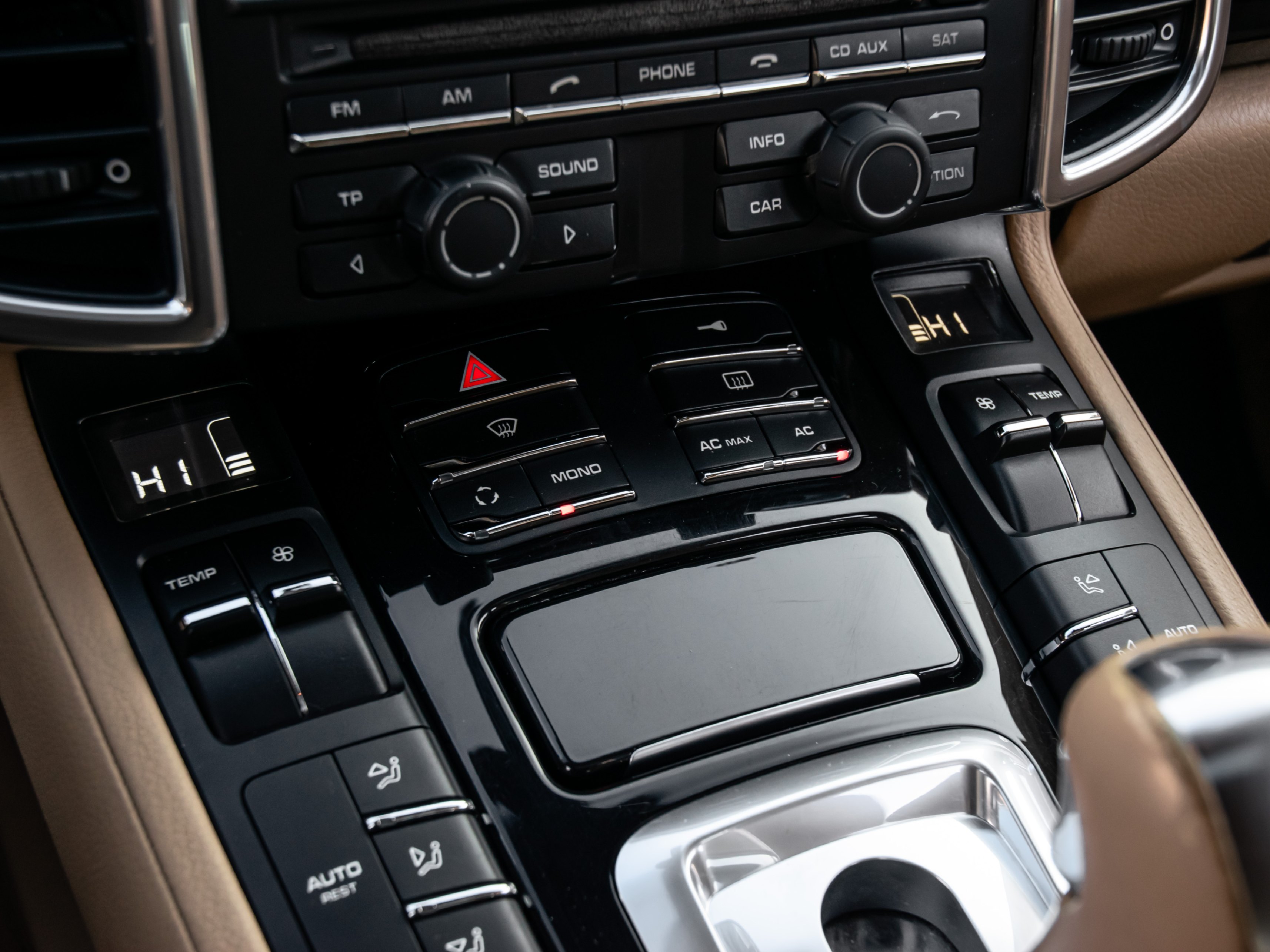 /firstgearmotorcar/2011-Porsche-Cayenne-8299608733777901.jpg