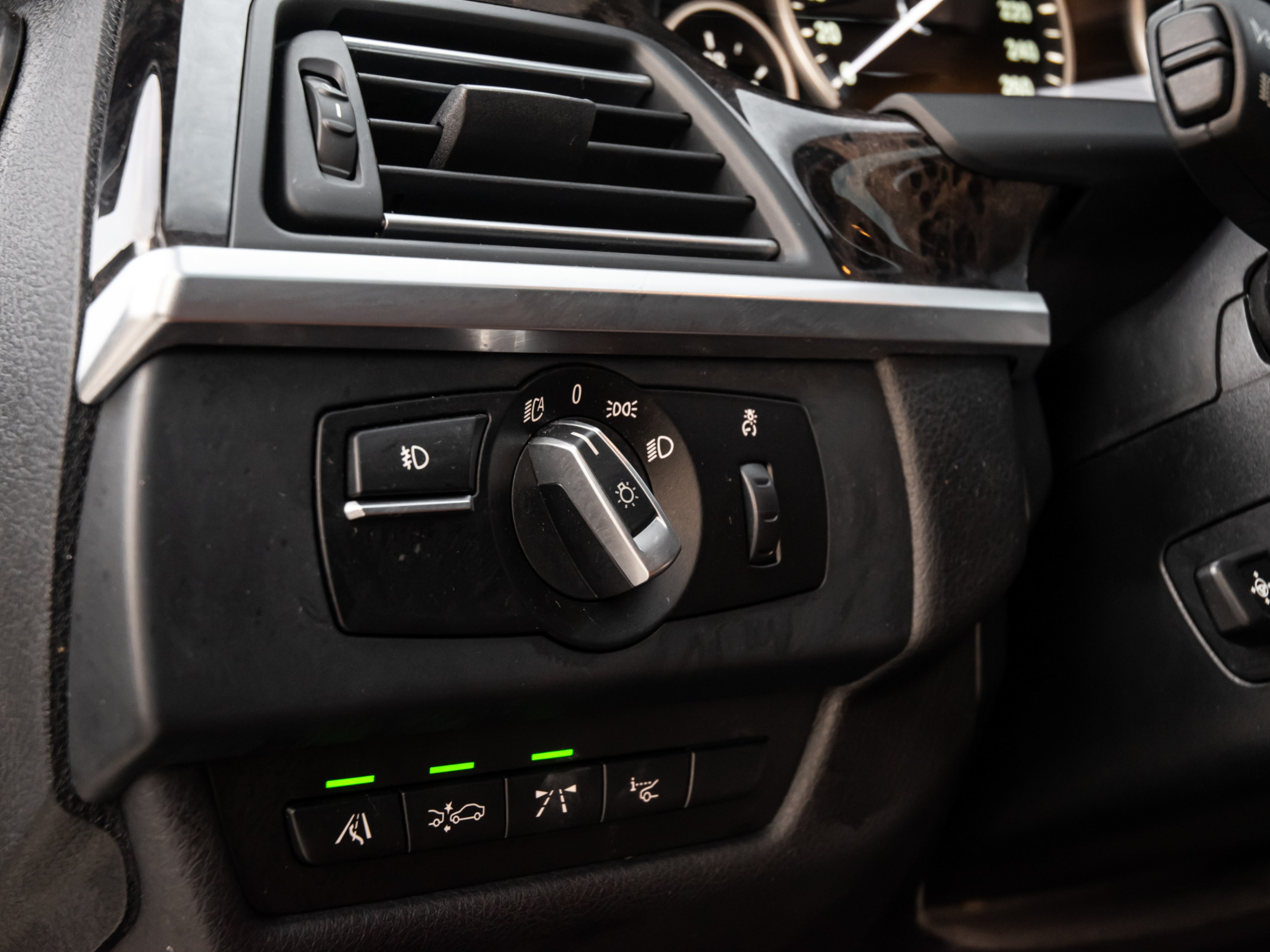 /firstgearmotorcar/2012-BMW-6-Series-7483317435598296.jpg