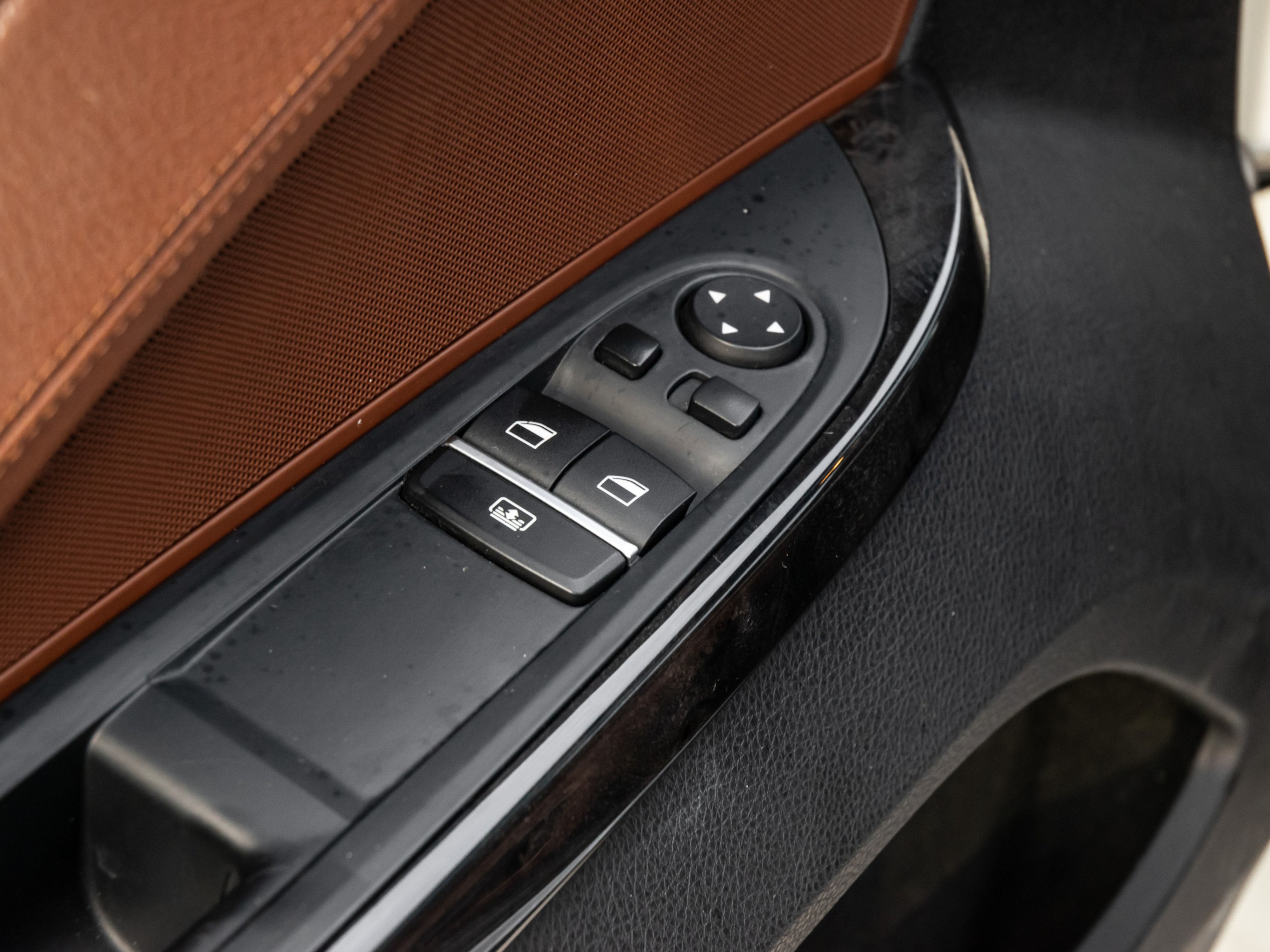 /firstgearmotorcar/2012-BMW-6-Series-8529675696820842.jpg
