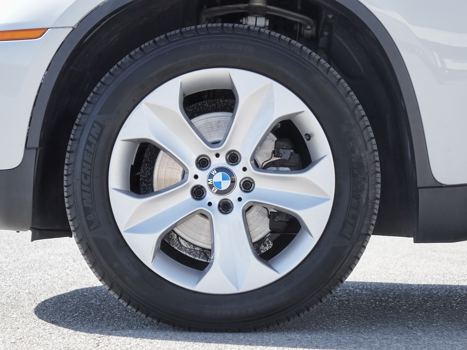 /firstgearmotorcar/2012-BMW-X6-39918965853952626.jpg