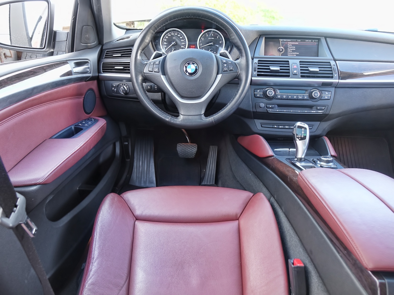 /firstgearmotorcar/2012-BMW-X6-48058315344062486.jpg