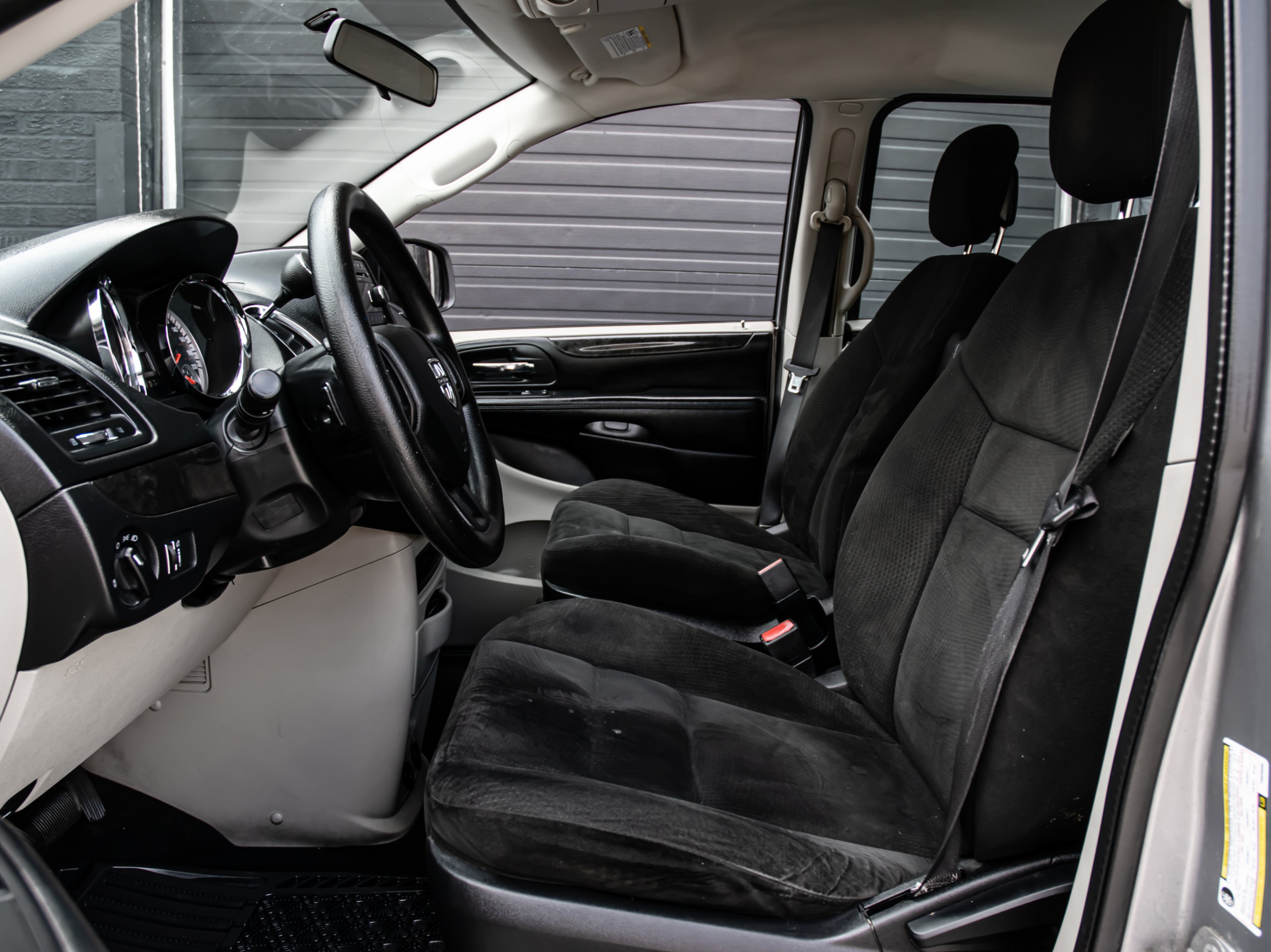 /firstgearmotorcar/2015-Dodge-GrandCaravan-9620343068140096.jpg