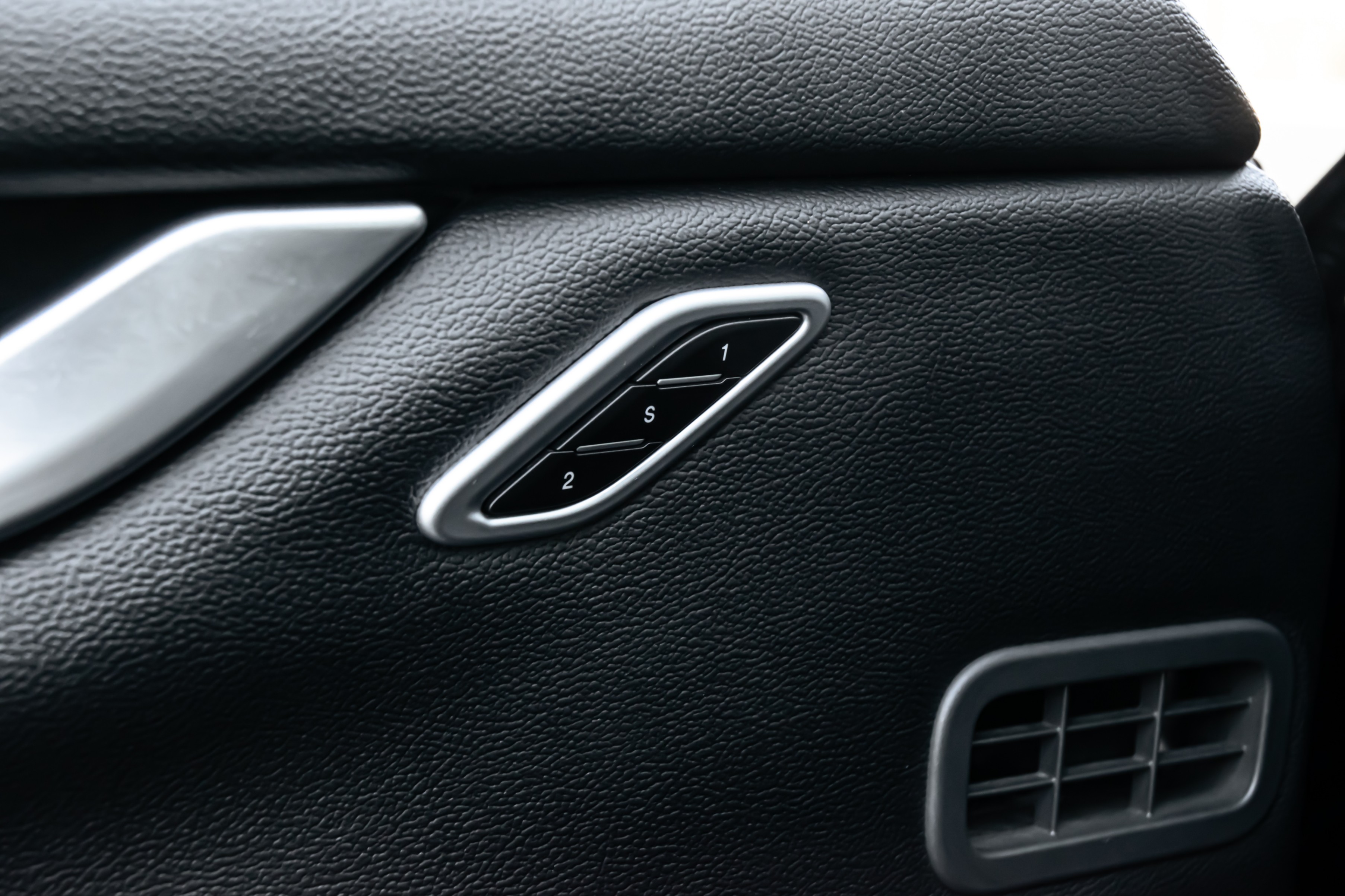 /firstgearmotorcar/2015-Maserati-Ghibli-26321288453186.jpg