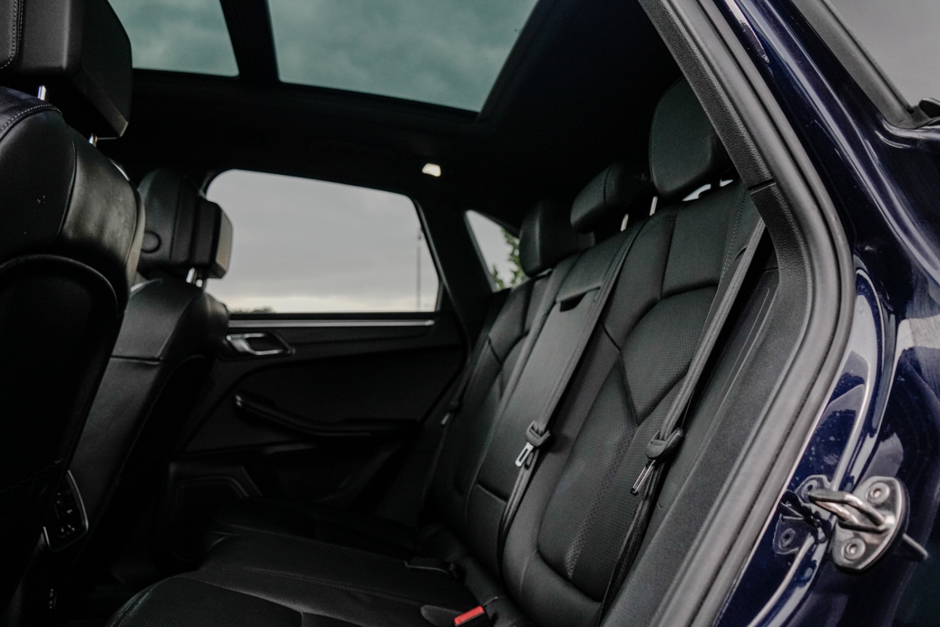 /firstmotors/2023-Porsche-Macan-3240582247329782.jpg