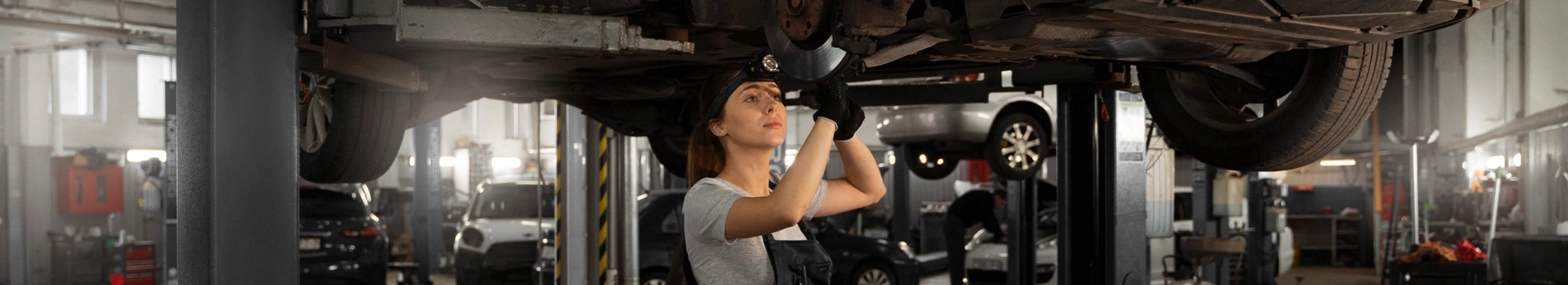 https://hillzcdn.ca/greatvaluemotorsinc/572922913764081-service-center.webp