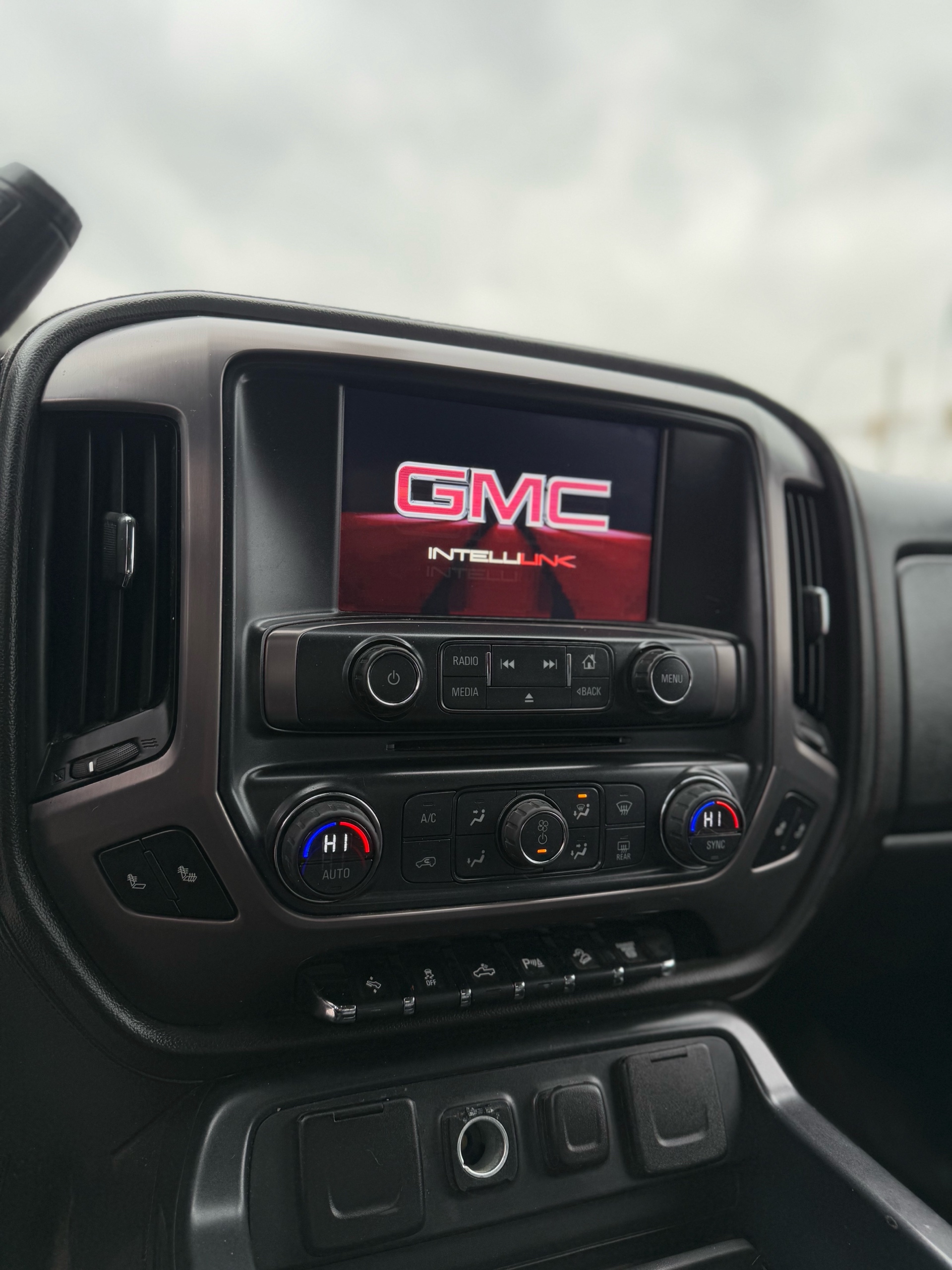 /grewalmotorsltd/2015-GMC-Sierra2500HD-2024169637831741.jpg