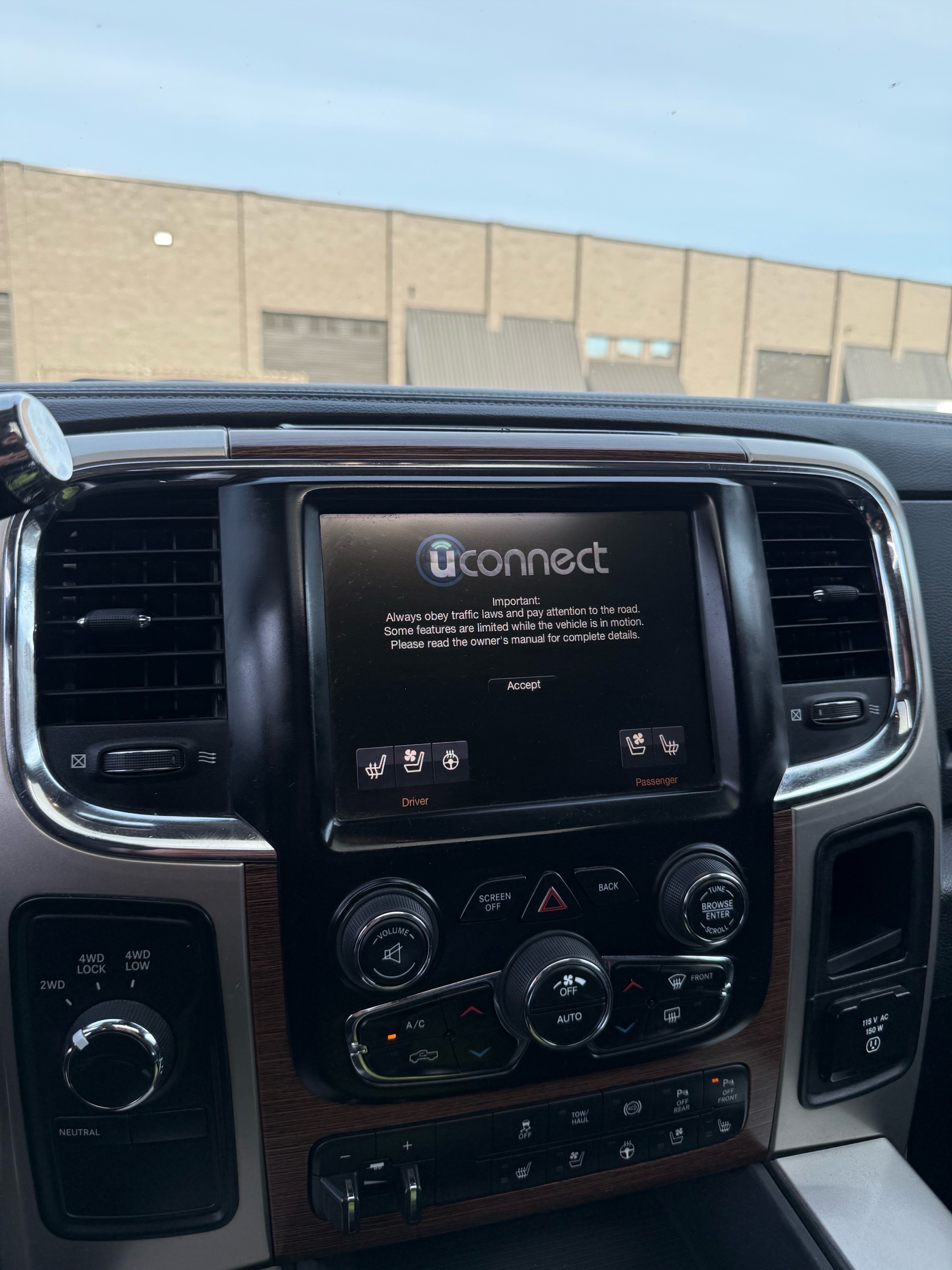 /grewalmotorsltd/2016-Ram-3500-20116045779482716.jpg