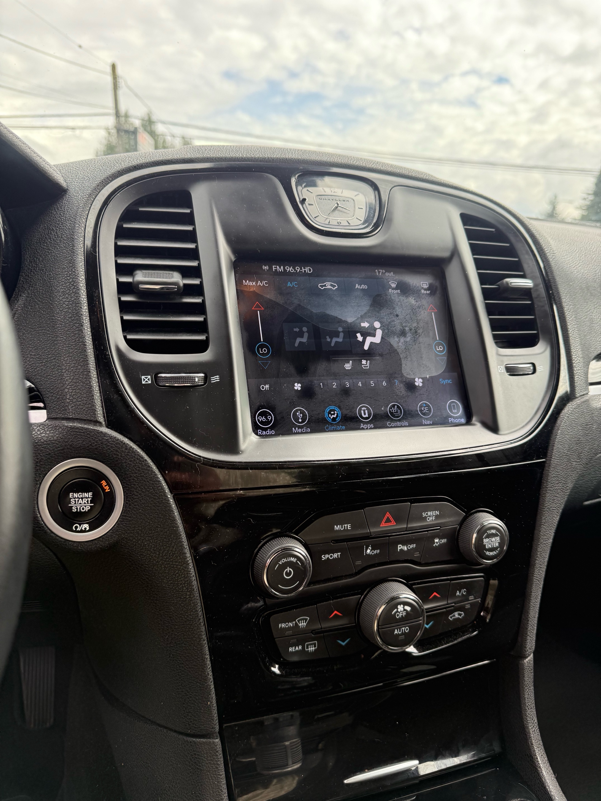 /grewalmotorsltd/2018-Chrysler-300-8052975303114513.jpg