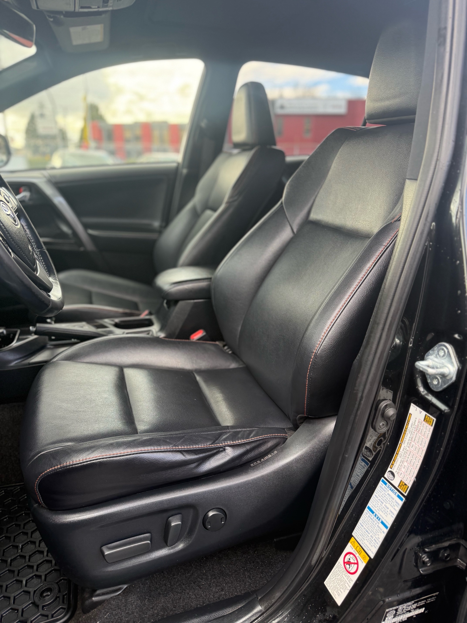/grewalmotorsltd/2018-Toyota-RAV4-15855723364395047.jpg