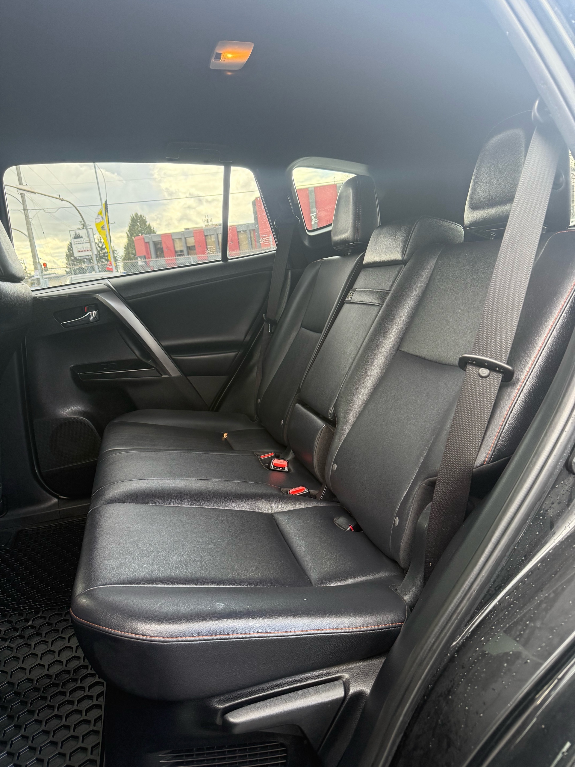 /grewalmotorsltd/2018-Toyota-RAV4-794087444764183.jpg