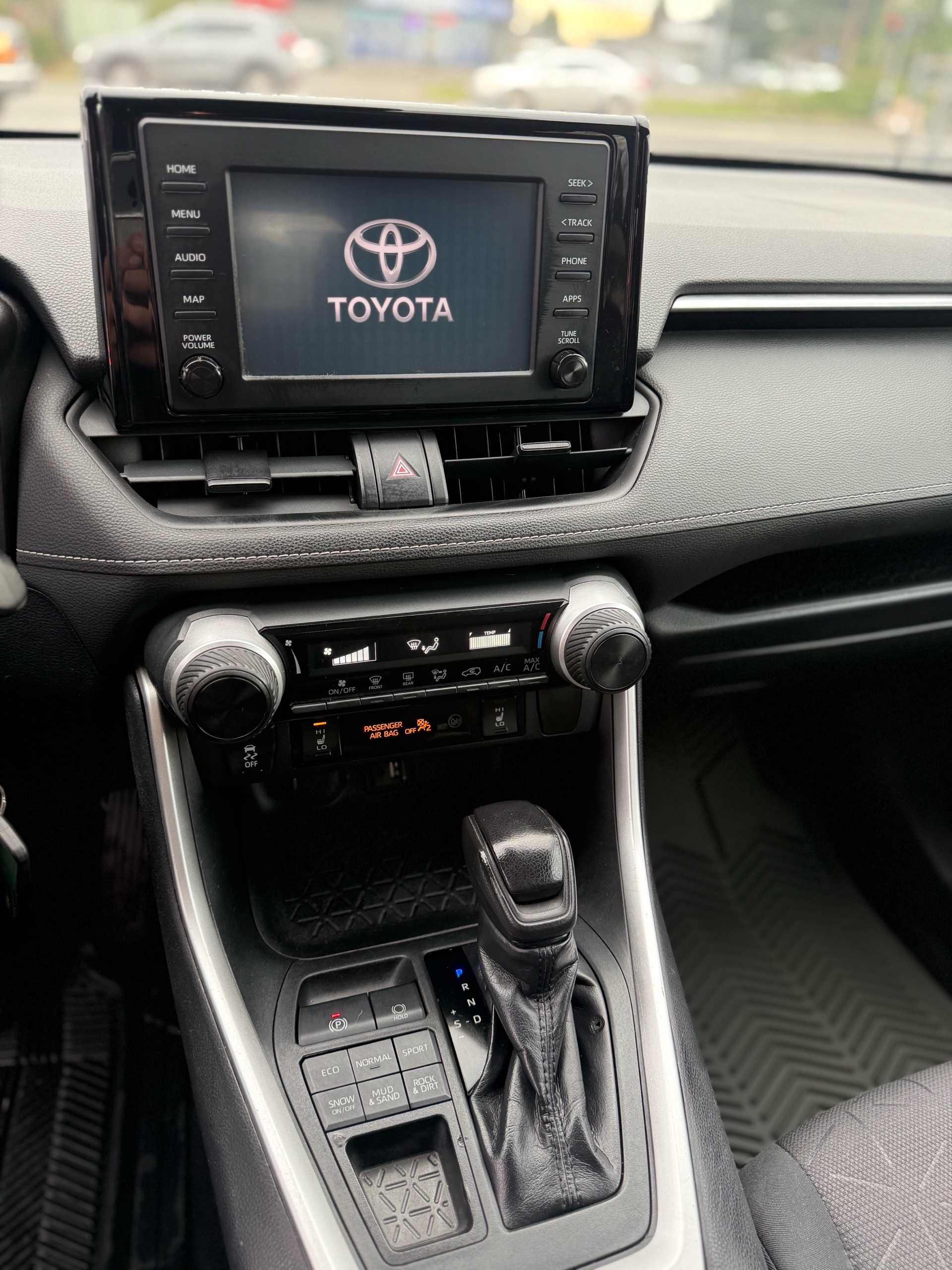 /grewalmotorsltd/2019-Toyota-RAV4-047730302754658505.jpg