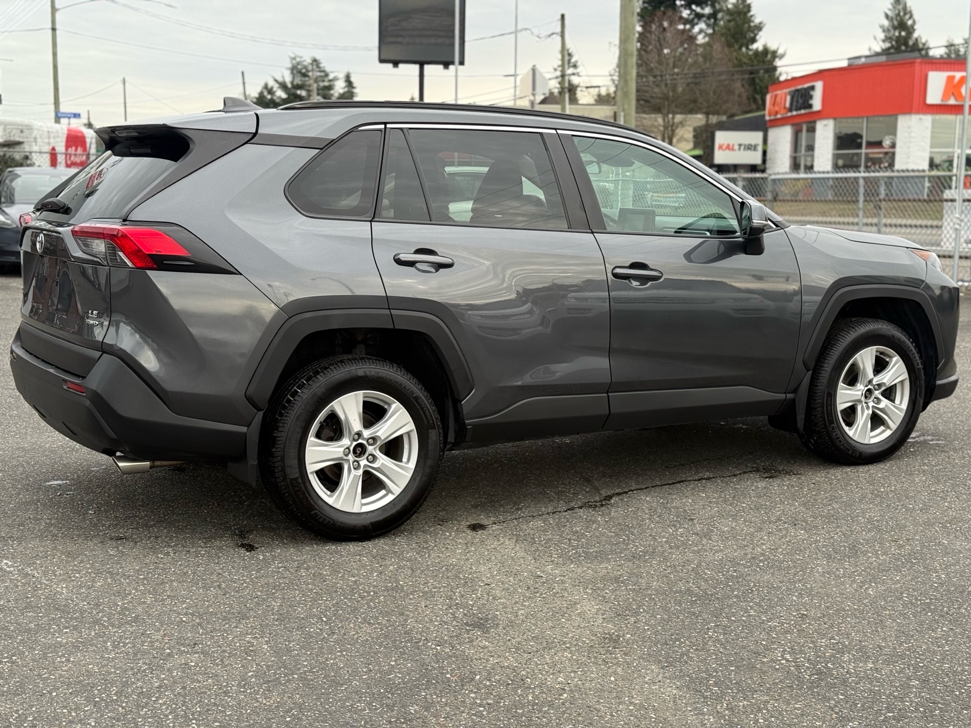 /grewalmotorsltd/2019-Toyota-RAV4-9234190900079422.jpg