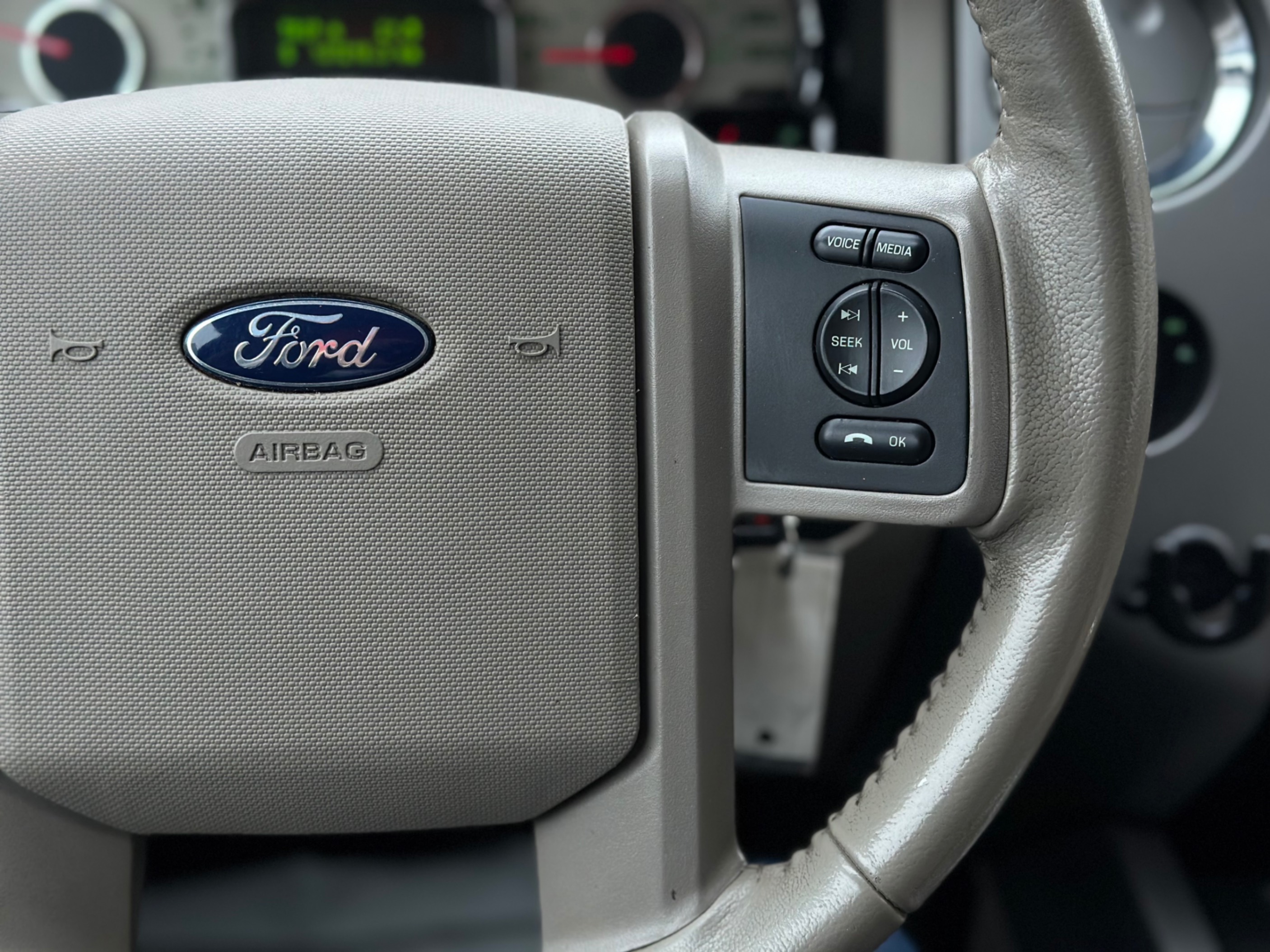 /gundhu/2013-Ford-ExpeditionMax-08643643594537864.jpg