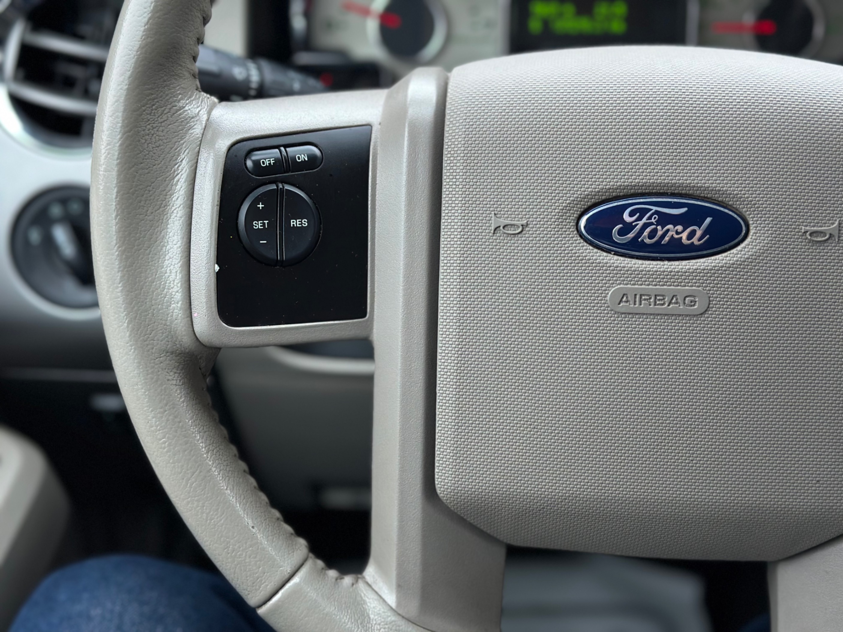 /gundhu/2013-Ford-ExpeditionMax-4847377992124675.jpg