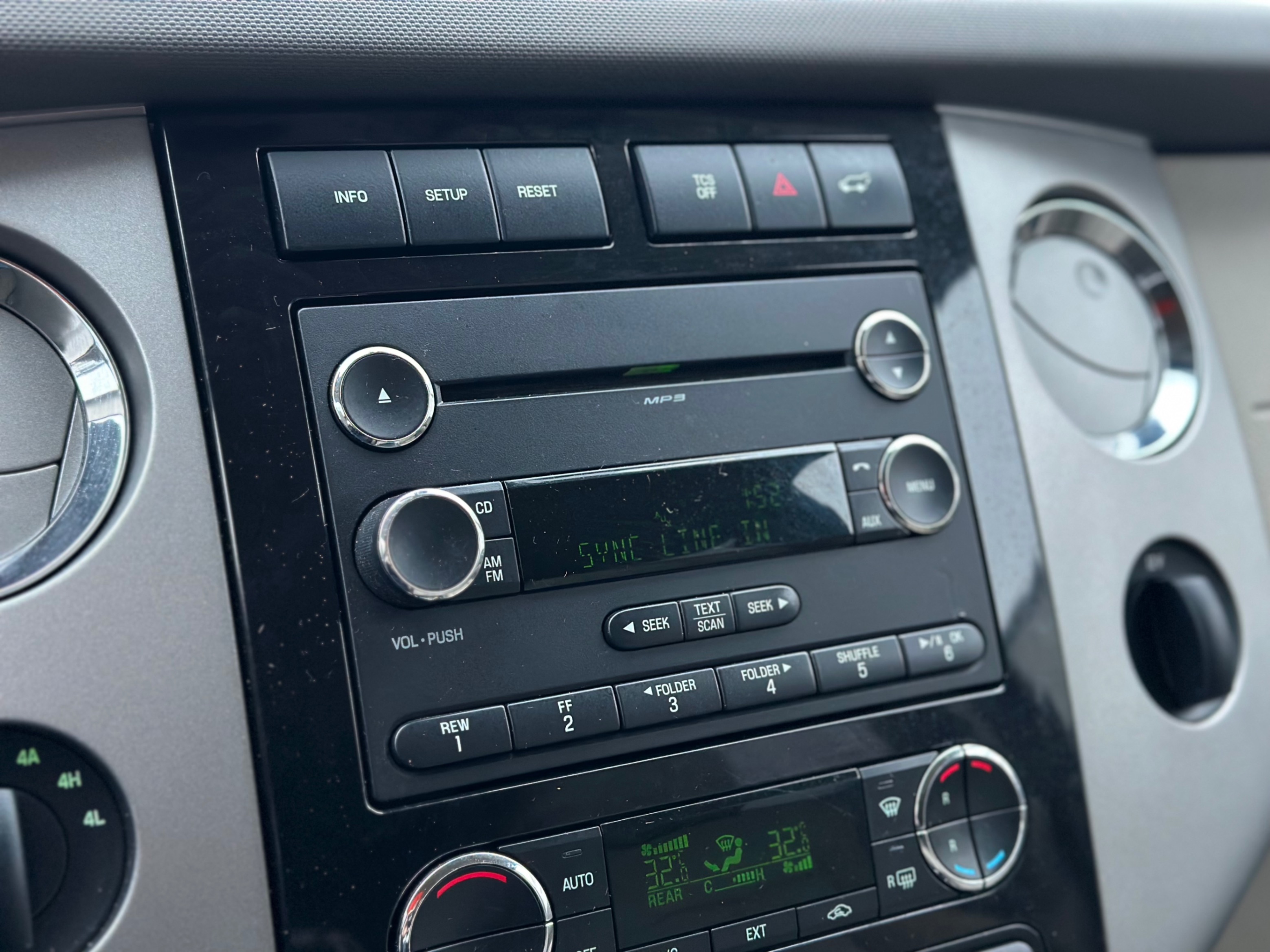 /gundhu/2013-Ford-ExpeditionMax-6186289727565748.jpg