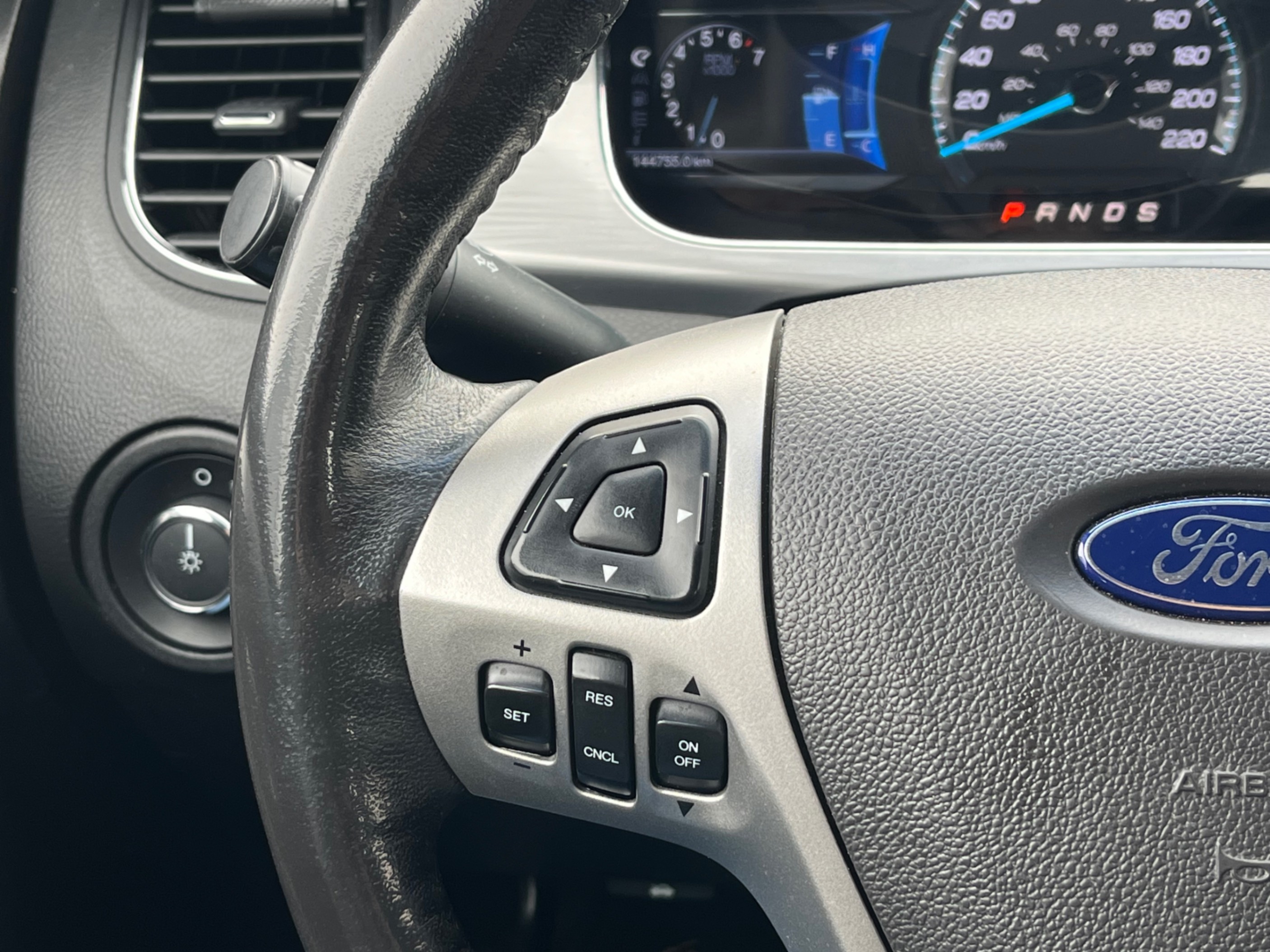 /gundhu/2013-Ford-Taurus-023510078283130786.jpg