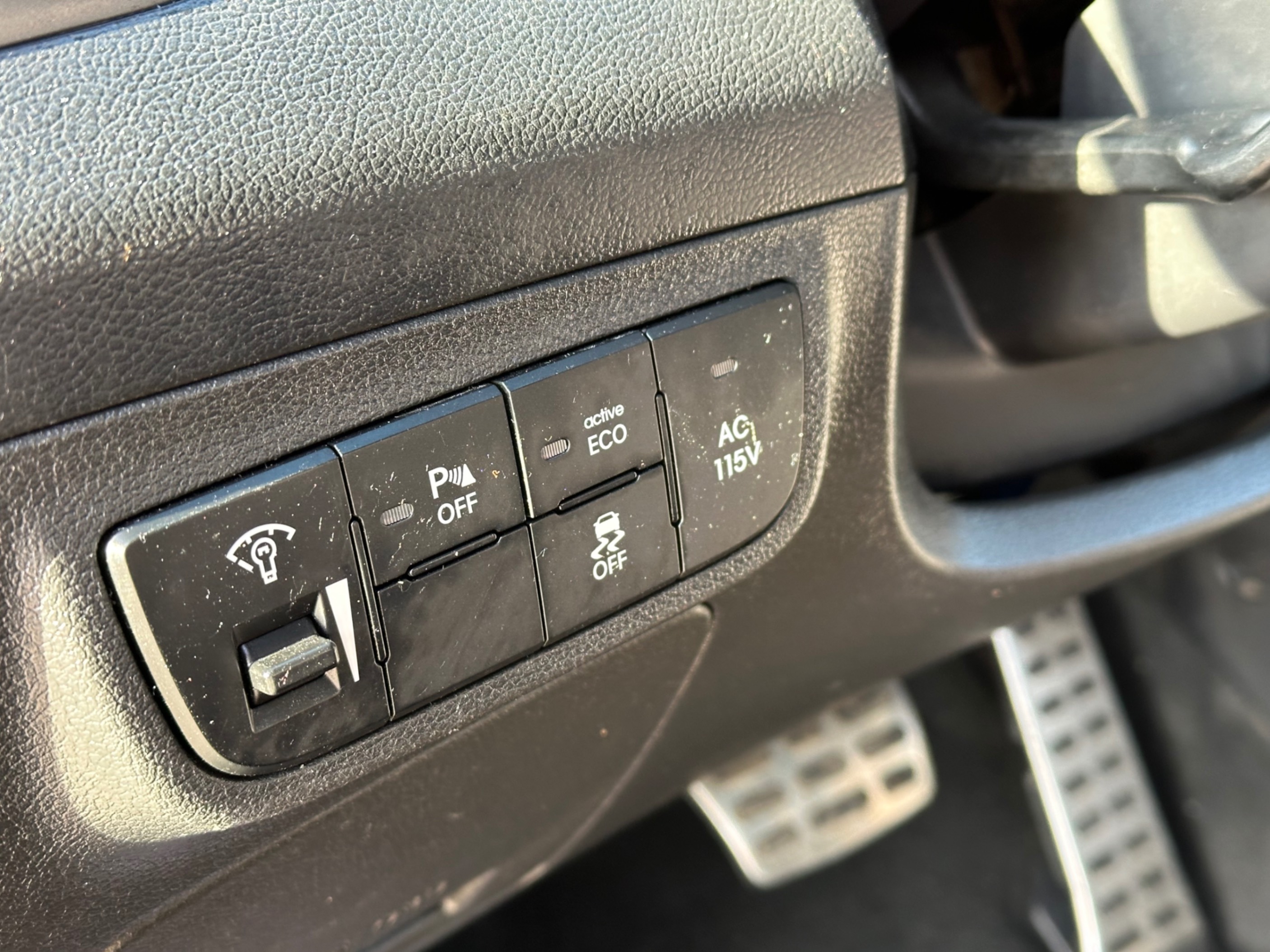/gundhu/2013-Hyundai-Veloster-670211548814623.jpg