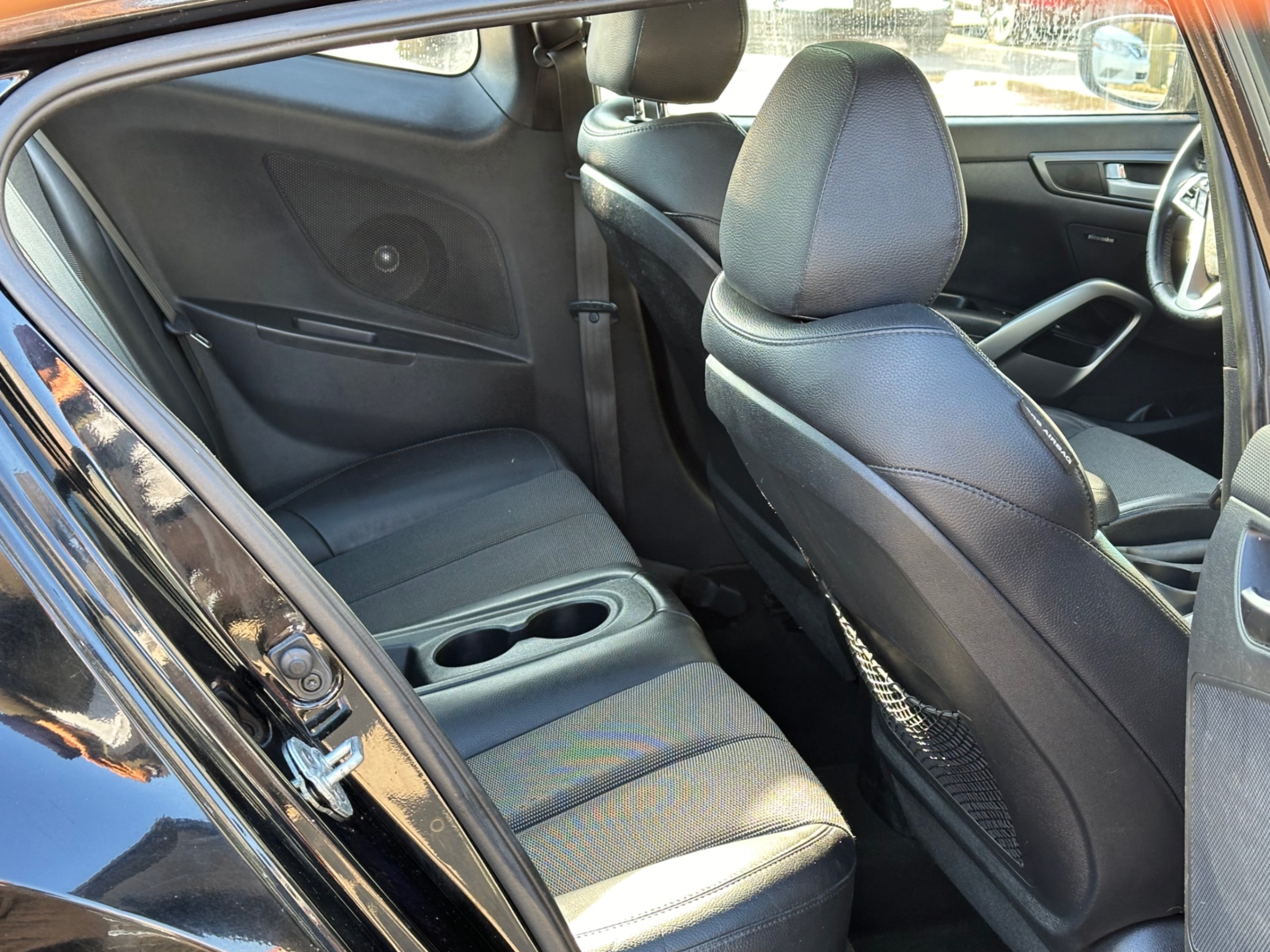 /gundhu/2013-Hyundai-Veloster-7168850962438973.jpg