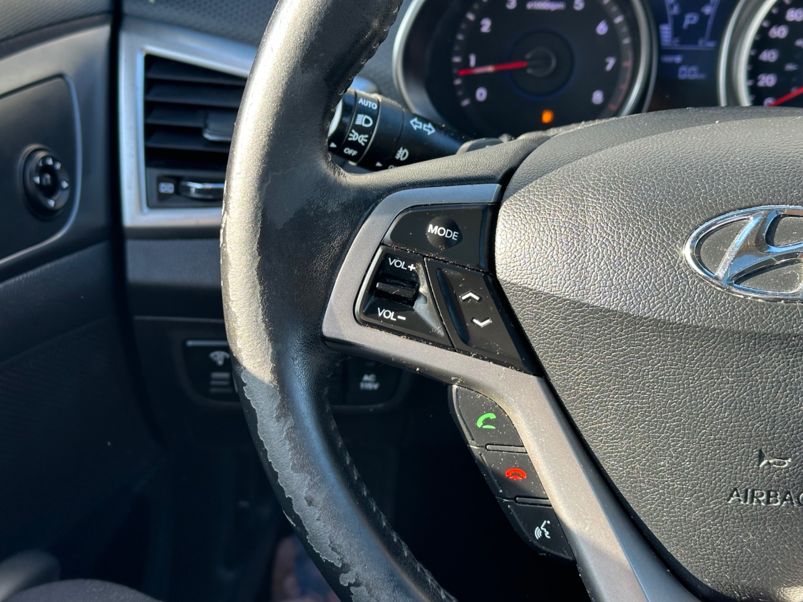 /gundhu/2013-Hyundai-Veloster-9712416504316348.jpg