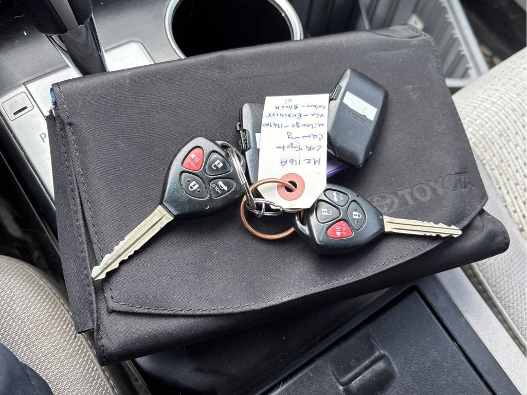 /gundhu/2014-Toyota-Camry-8565291207539265.jpg