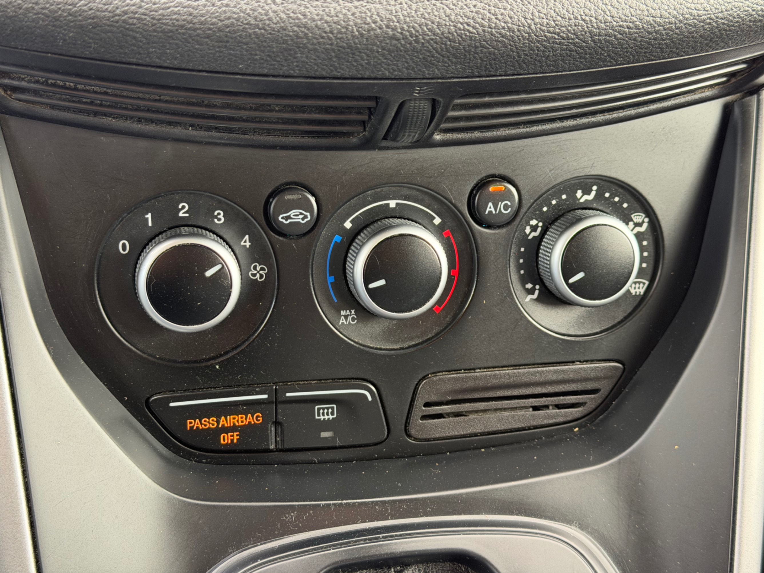 /gundhu/2015-Ford-Escape-1540039089066909.jpg