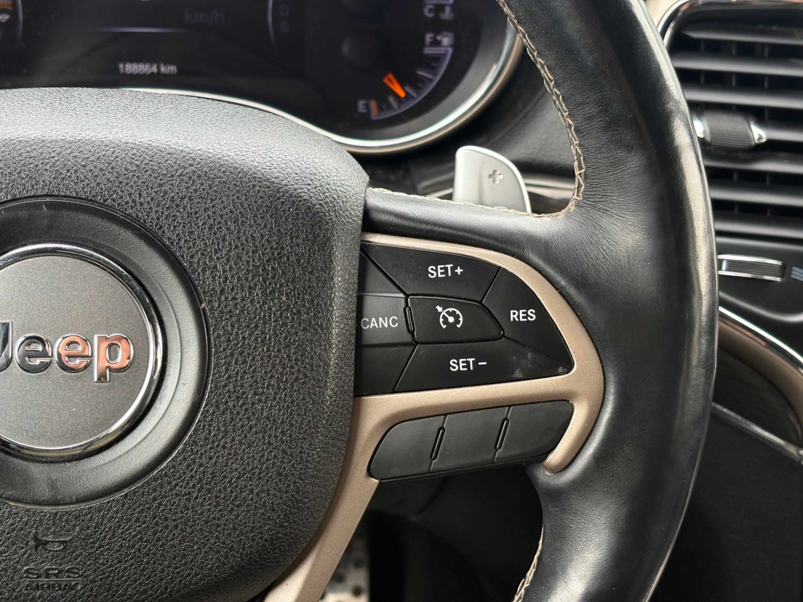 /gundhu/2015-Jeep-GrandCherokee-7397093774594194.jpg