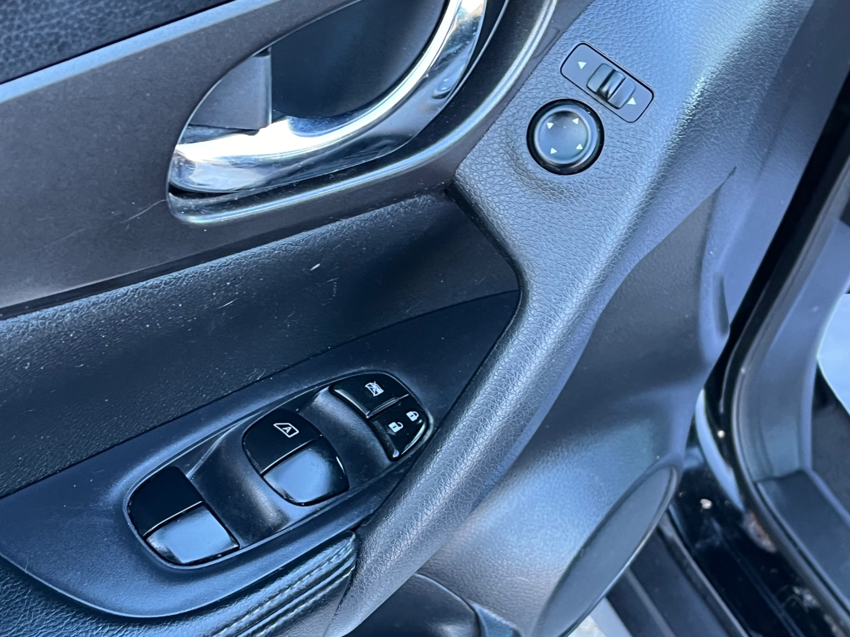 /gundhu/2015-Nissan-Rogue-13274980527307023.jpg