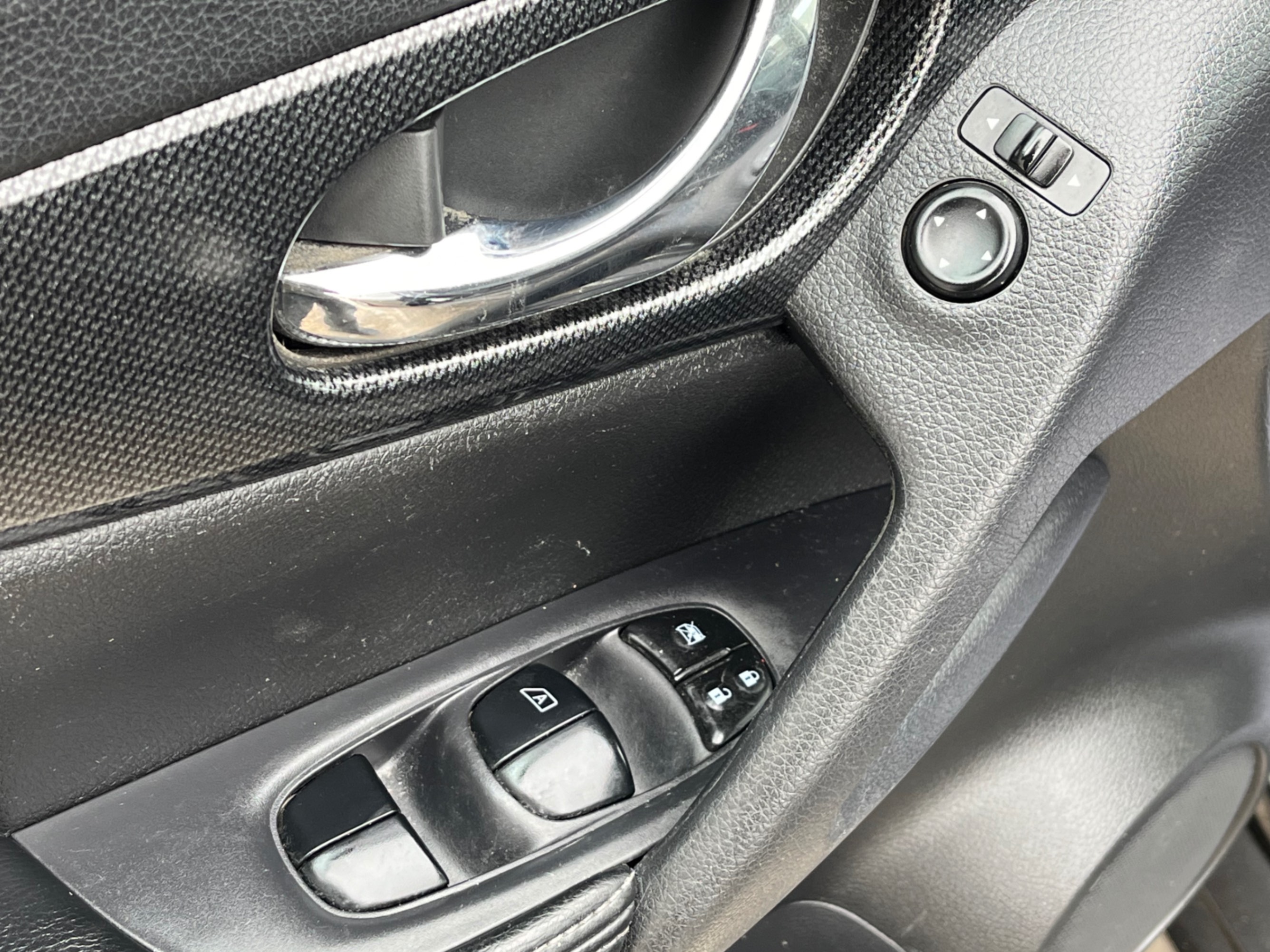 /gundhu/2015-Nissan-Rogue-47407720268142484.jpg