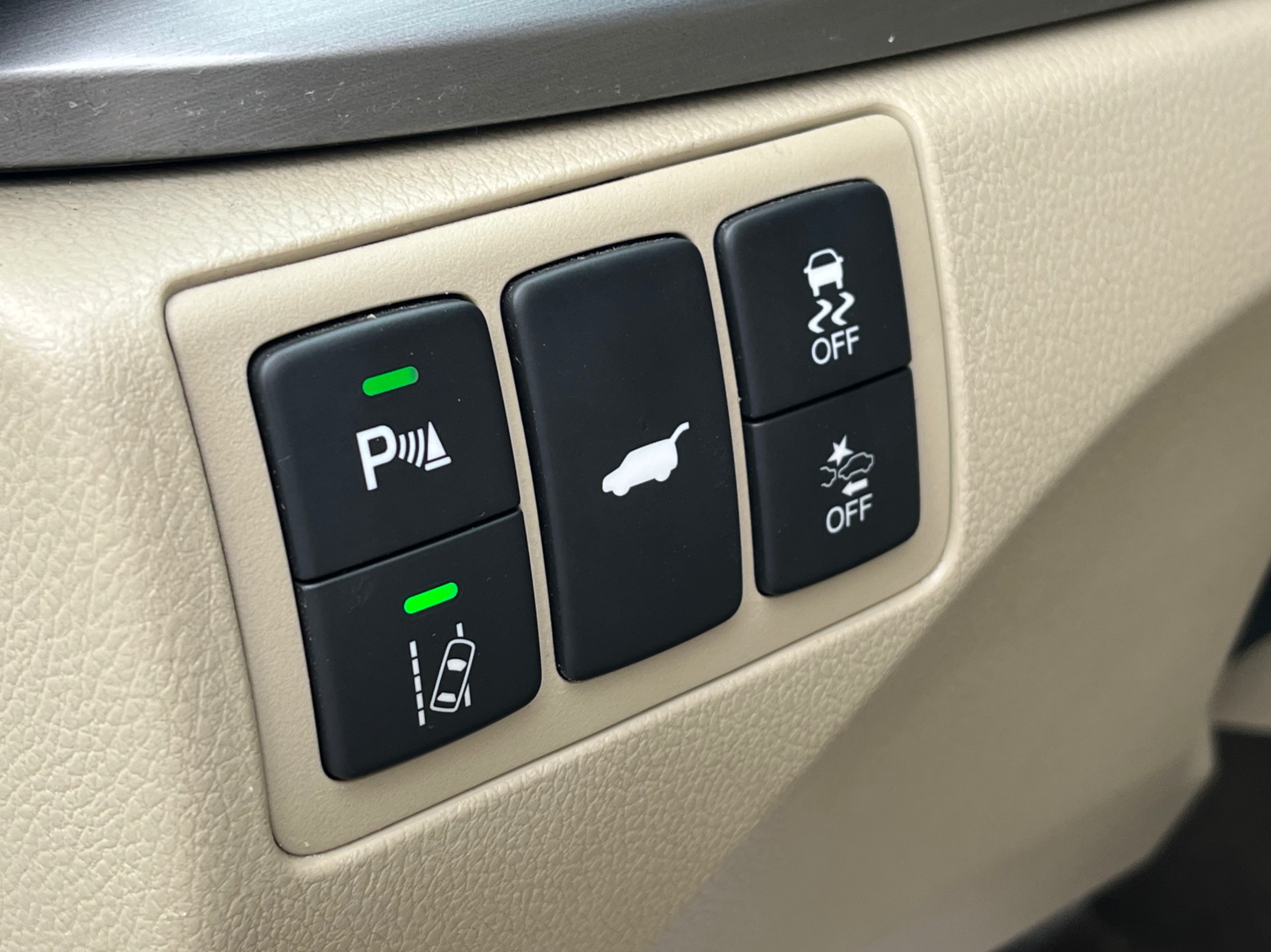 /gundhu/2016-Acura-RDX-040538230572547906.jpg