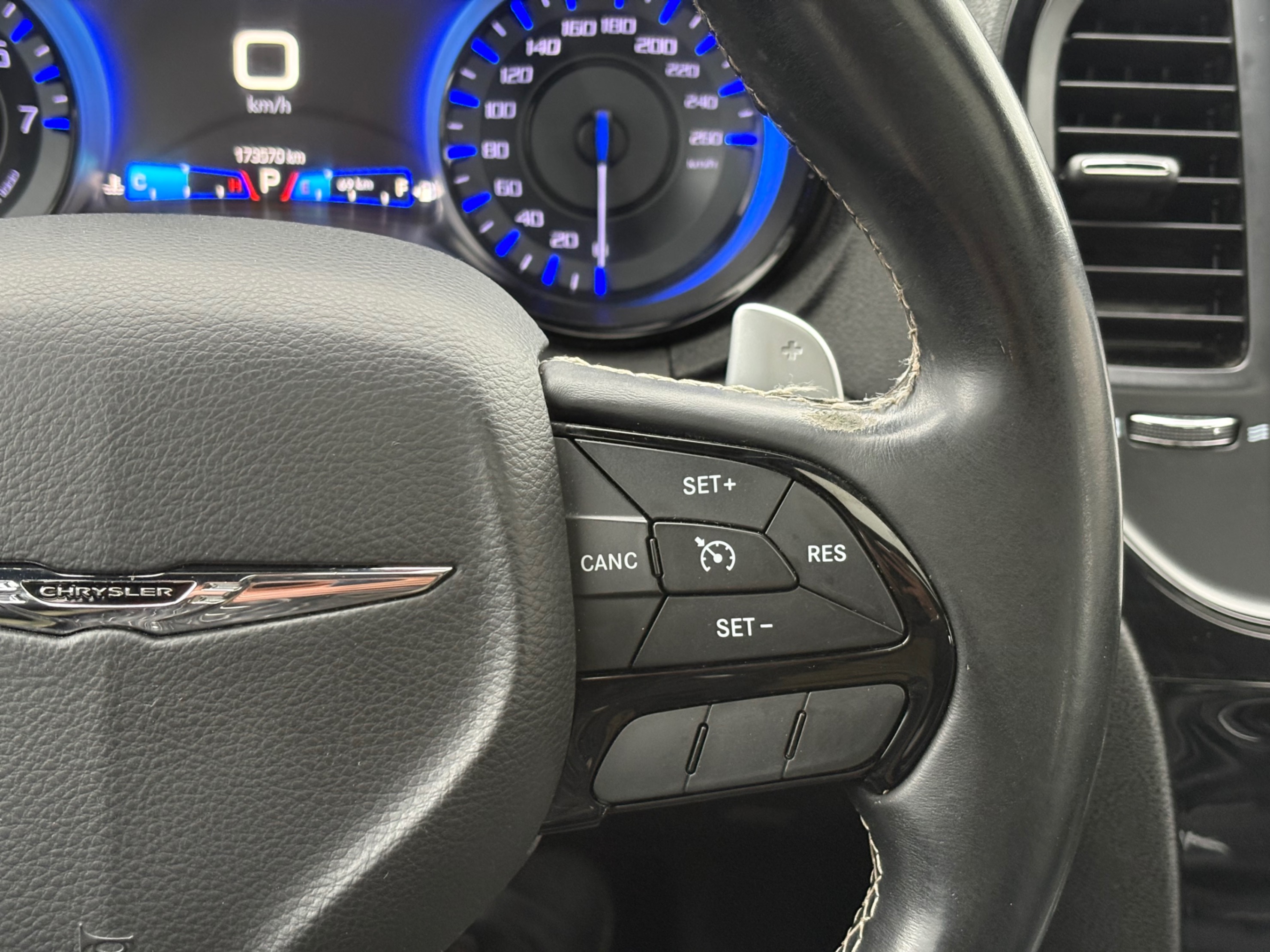 /gundhu/2016-Chrysler-300-9260520929629843.jpg