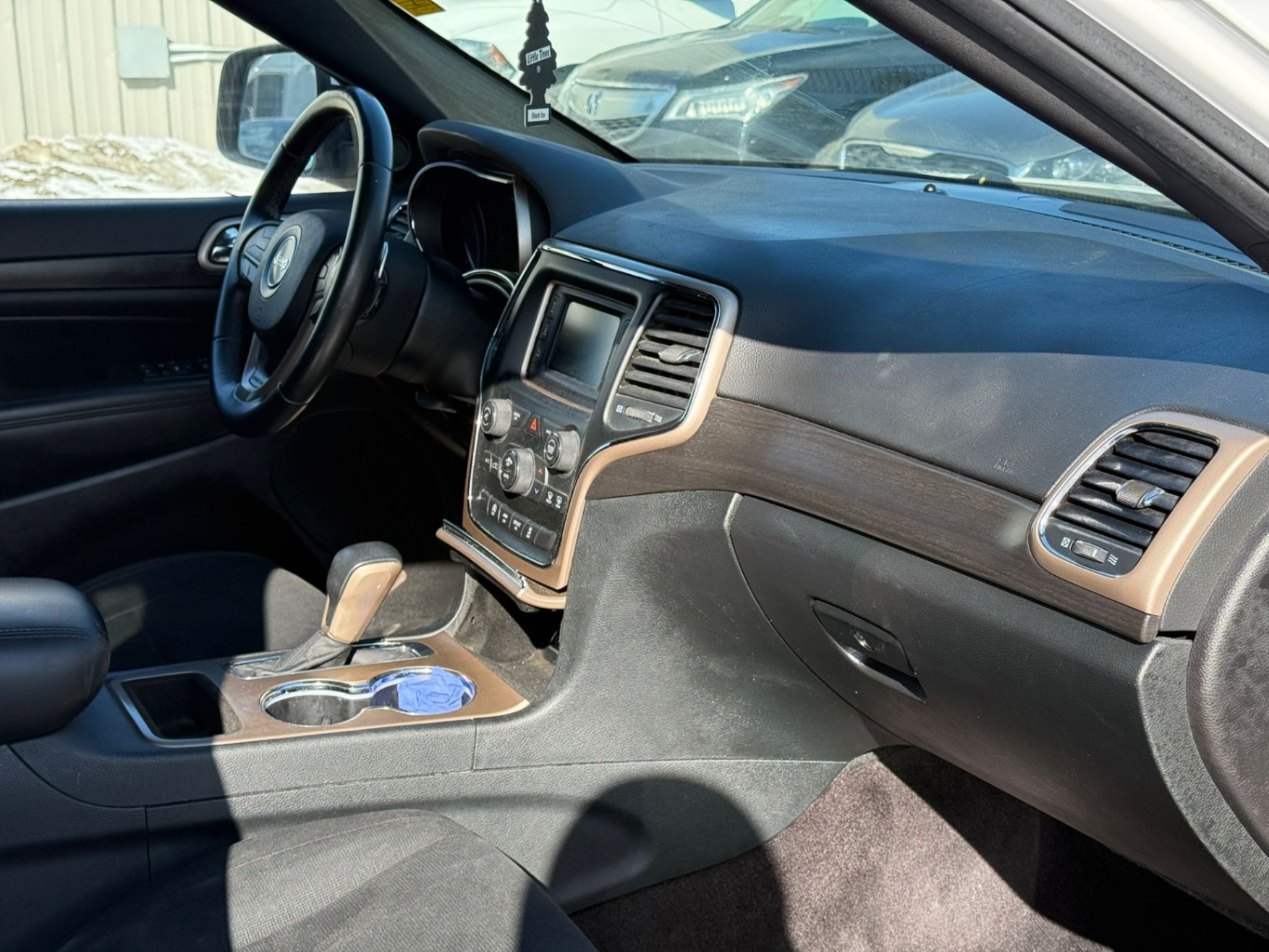 /gundhu/2016-Jeep-GrandCherokee-08438539288544566.jpg