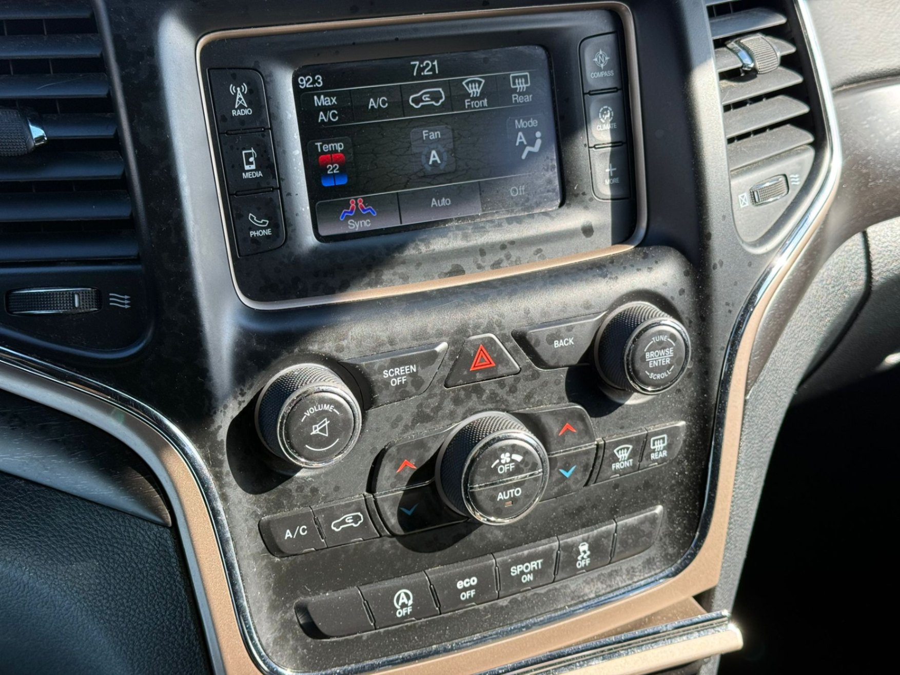 /gundhu/2016-Jeep-GrandCherokee-8727489128754546.jpg