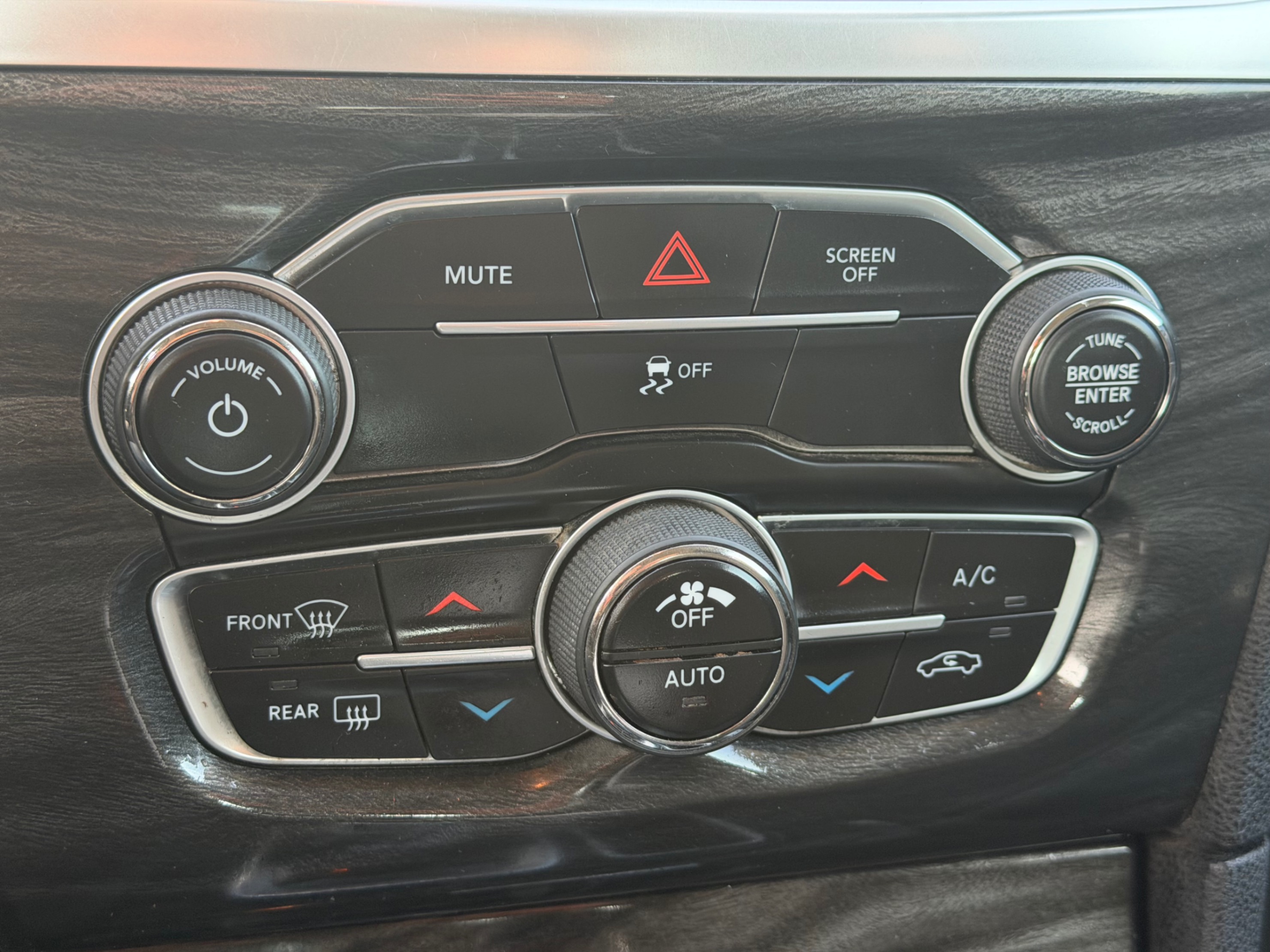 /gundhu/2017-Chrysler-300-3156977030614252.jpg