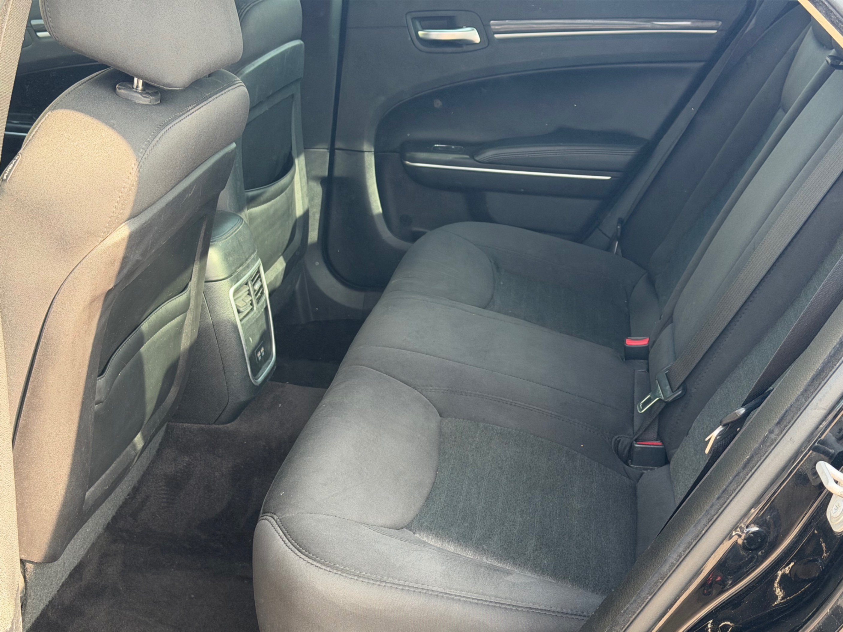 /gundhu/2017-Chrysler-300-3360916259564646.jpg