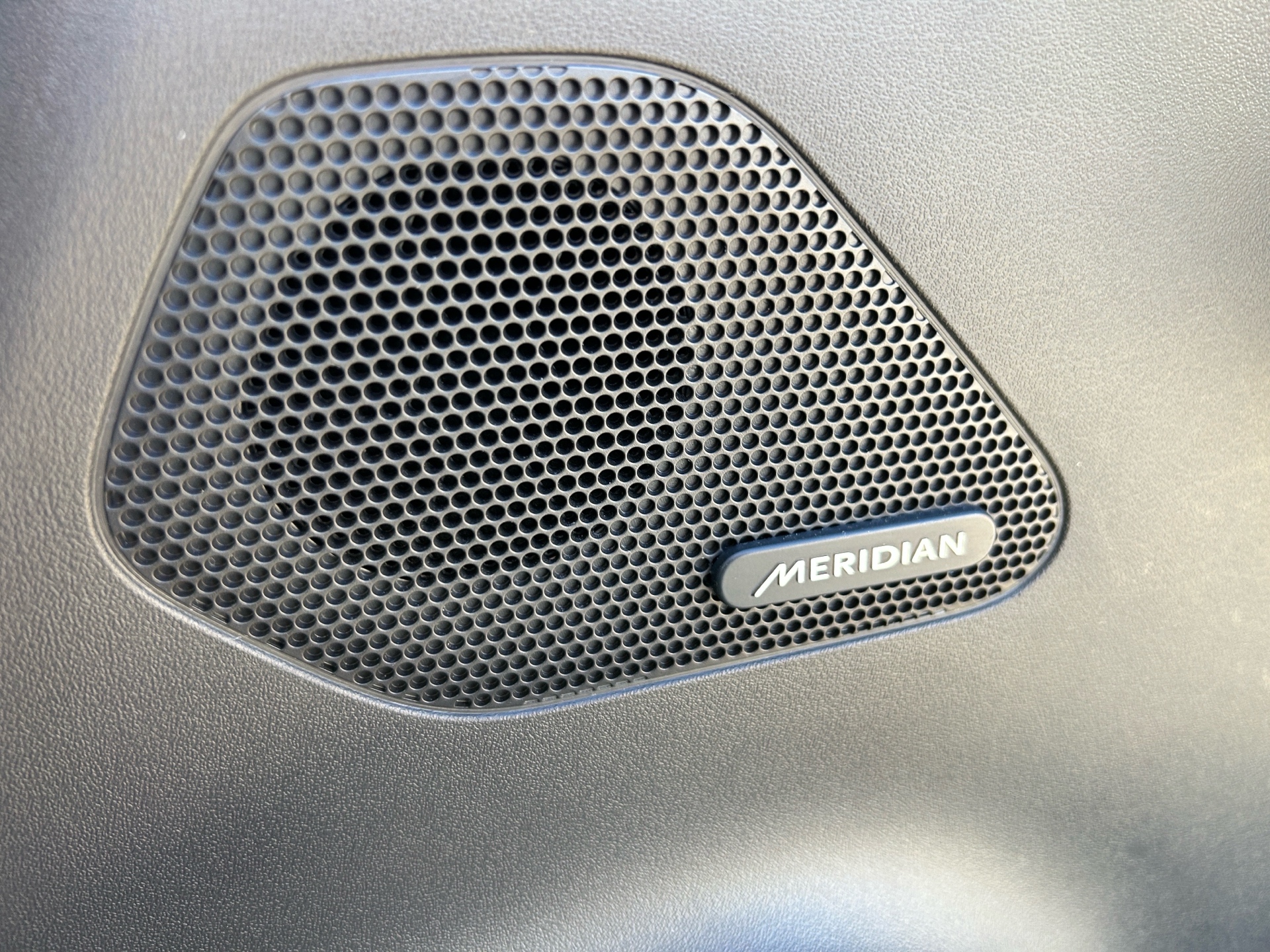 /gundhu/2017-Jaguar-F-PACE-679301413194147.jpg