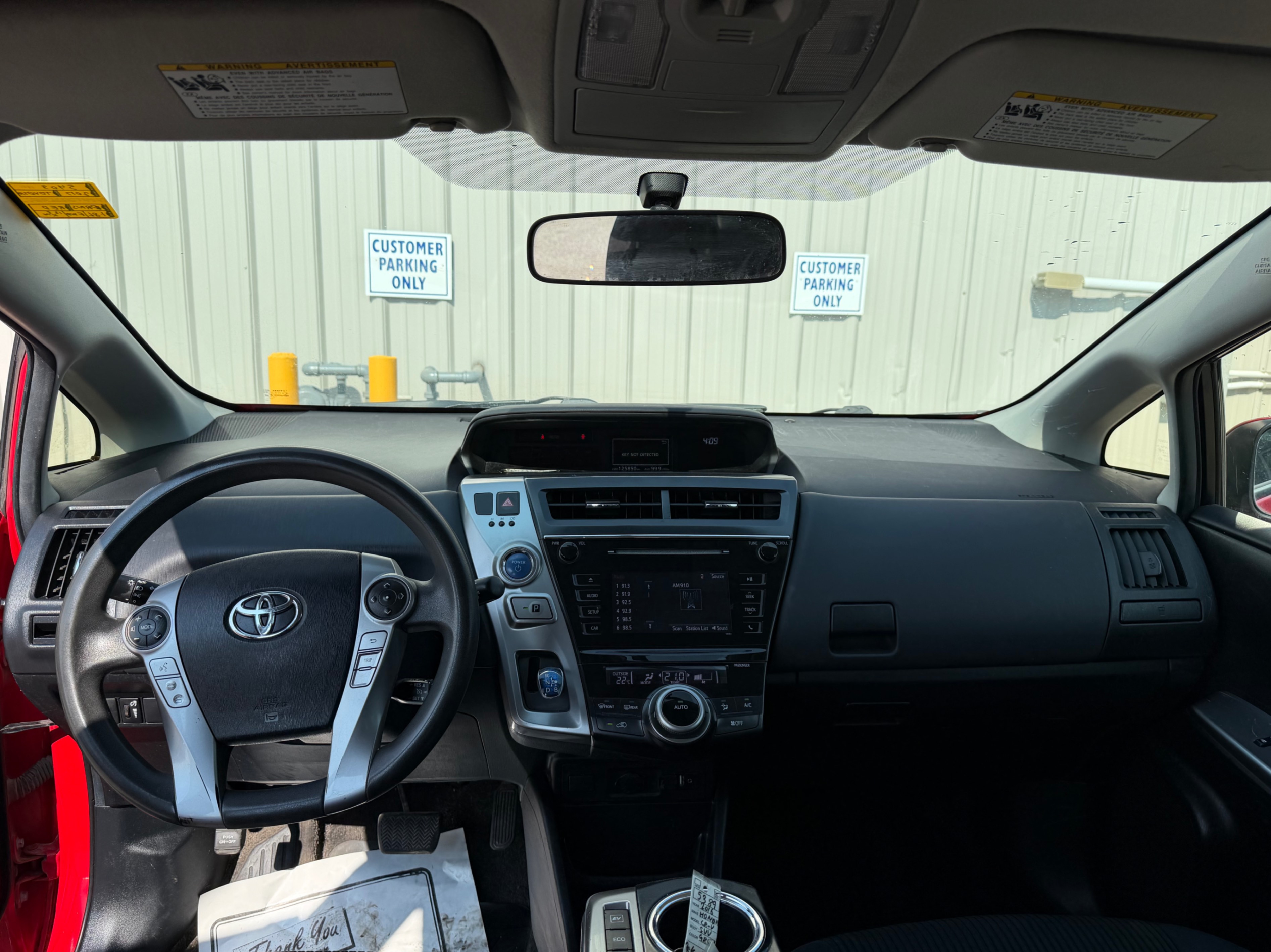 /gundhu/2017-Toyota-PriusV-048225787654220253.jpg