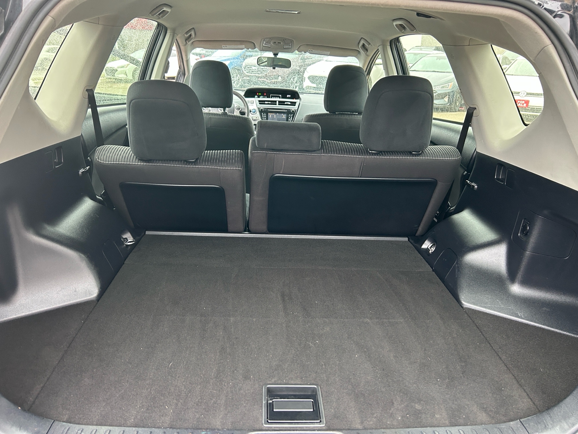 /gundhu/2017-Toyota-Priusv-1297152869073248.jpg