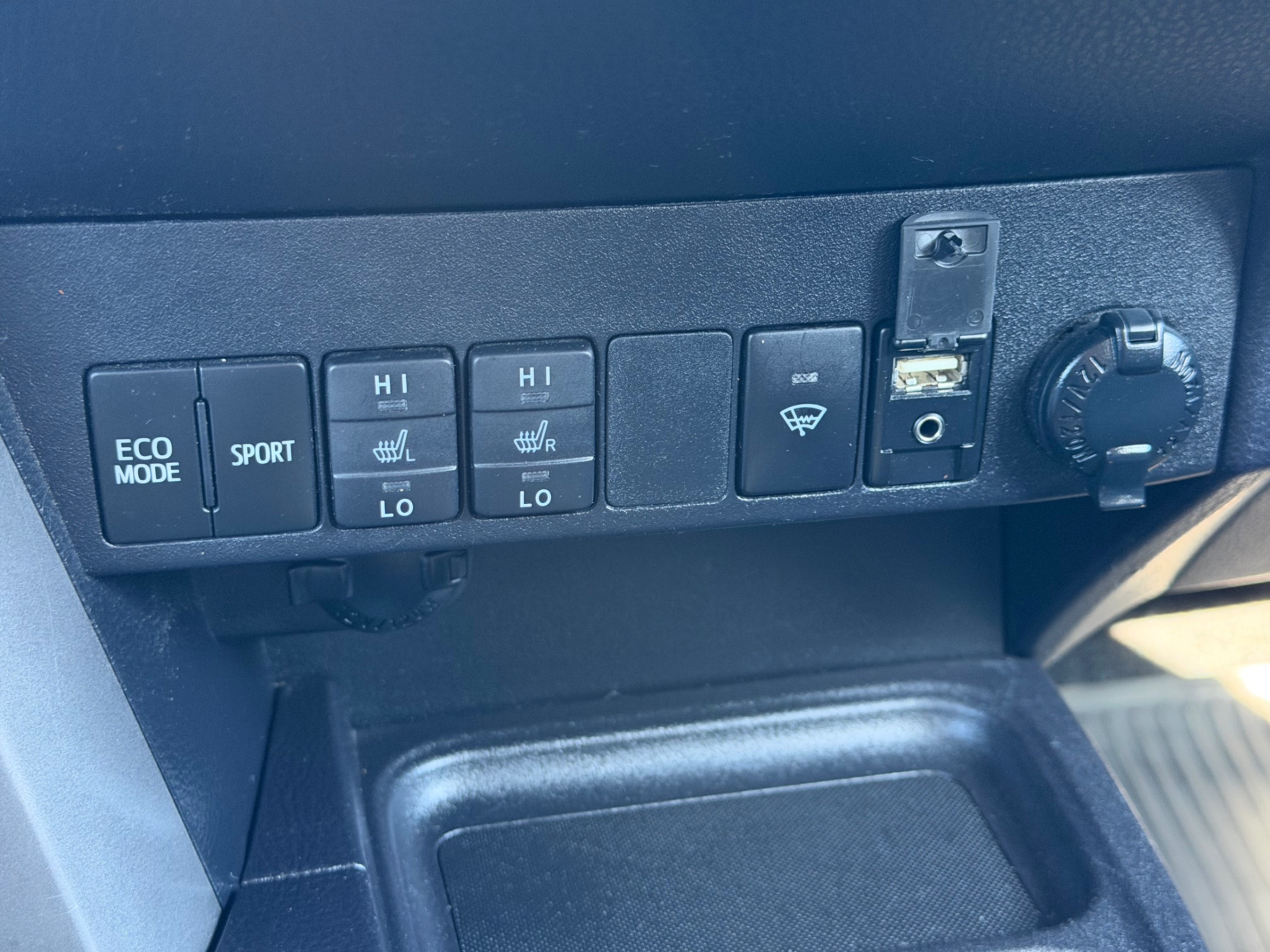/gundhu/2017-Toyota-RAV4-2404703060166009.jpg