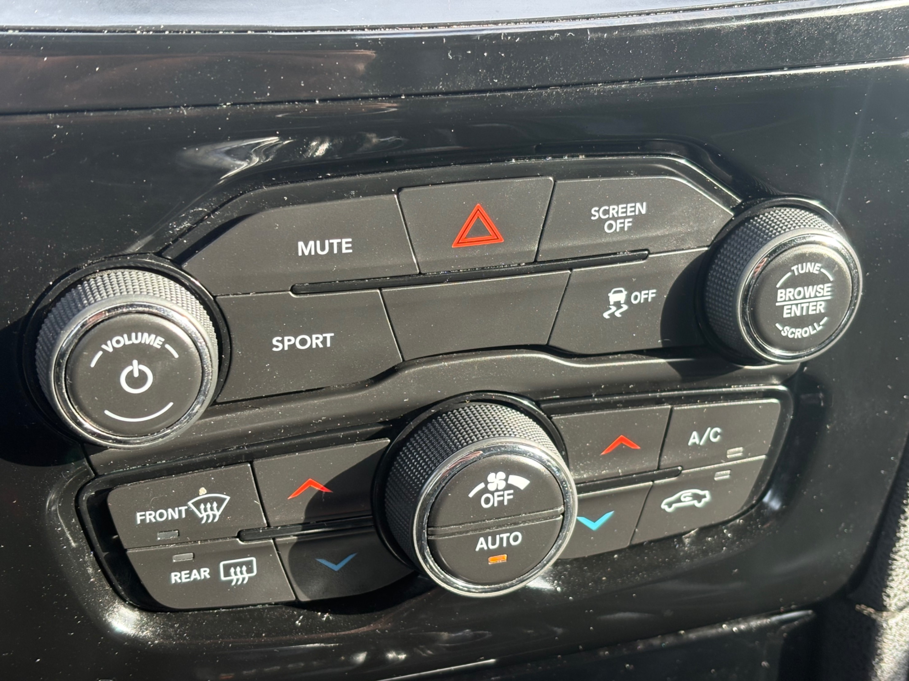 /gundhu/2018-Chrysler-300-0467380186630344.jpg