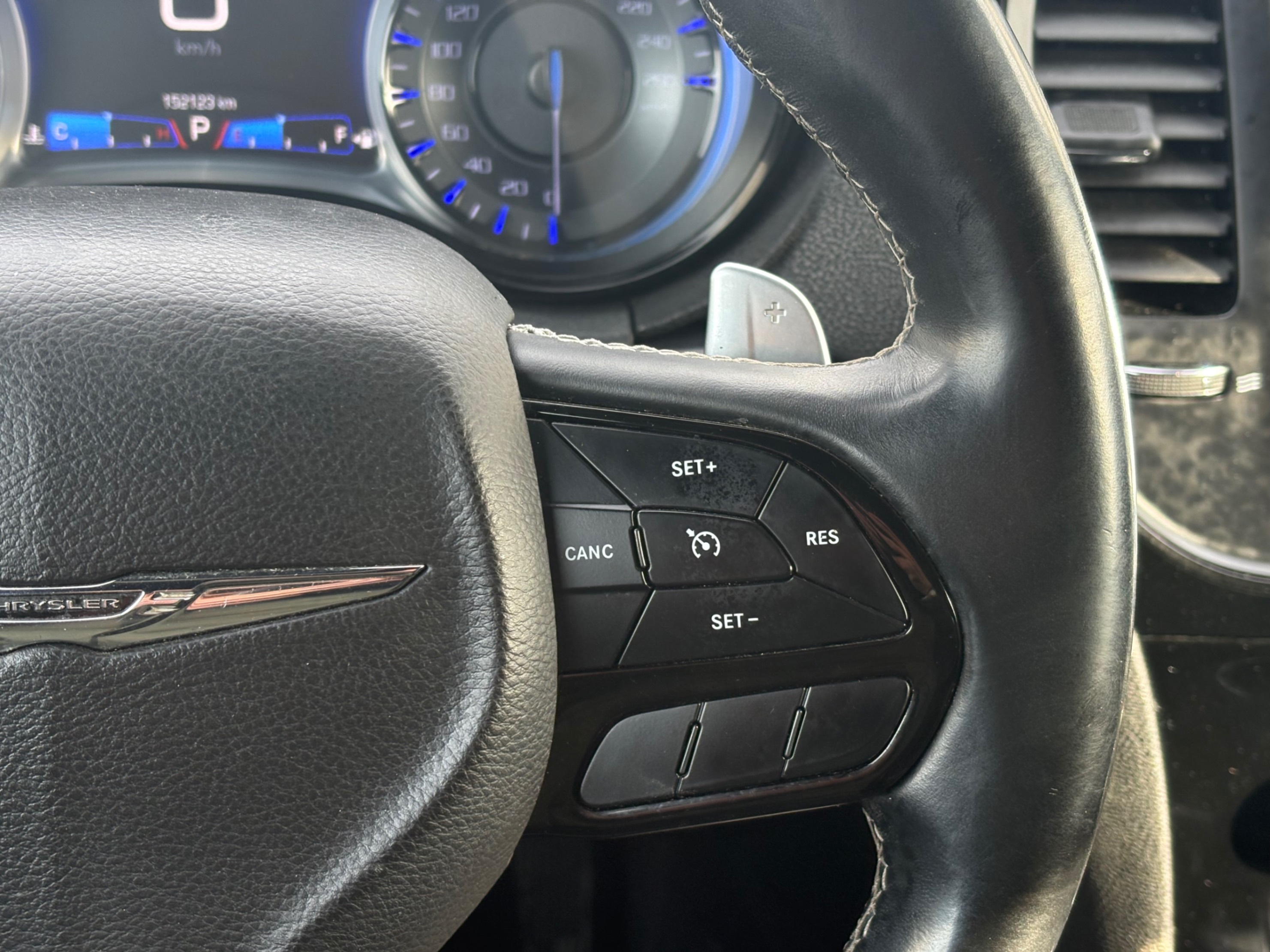 /gundhu/2018-Chrysler-300-34848285921201616.jpg