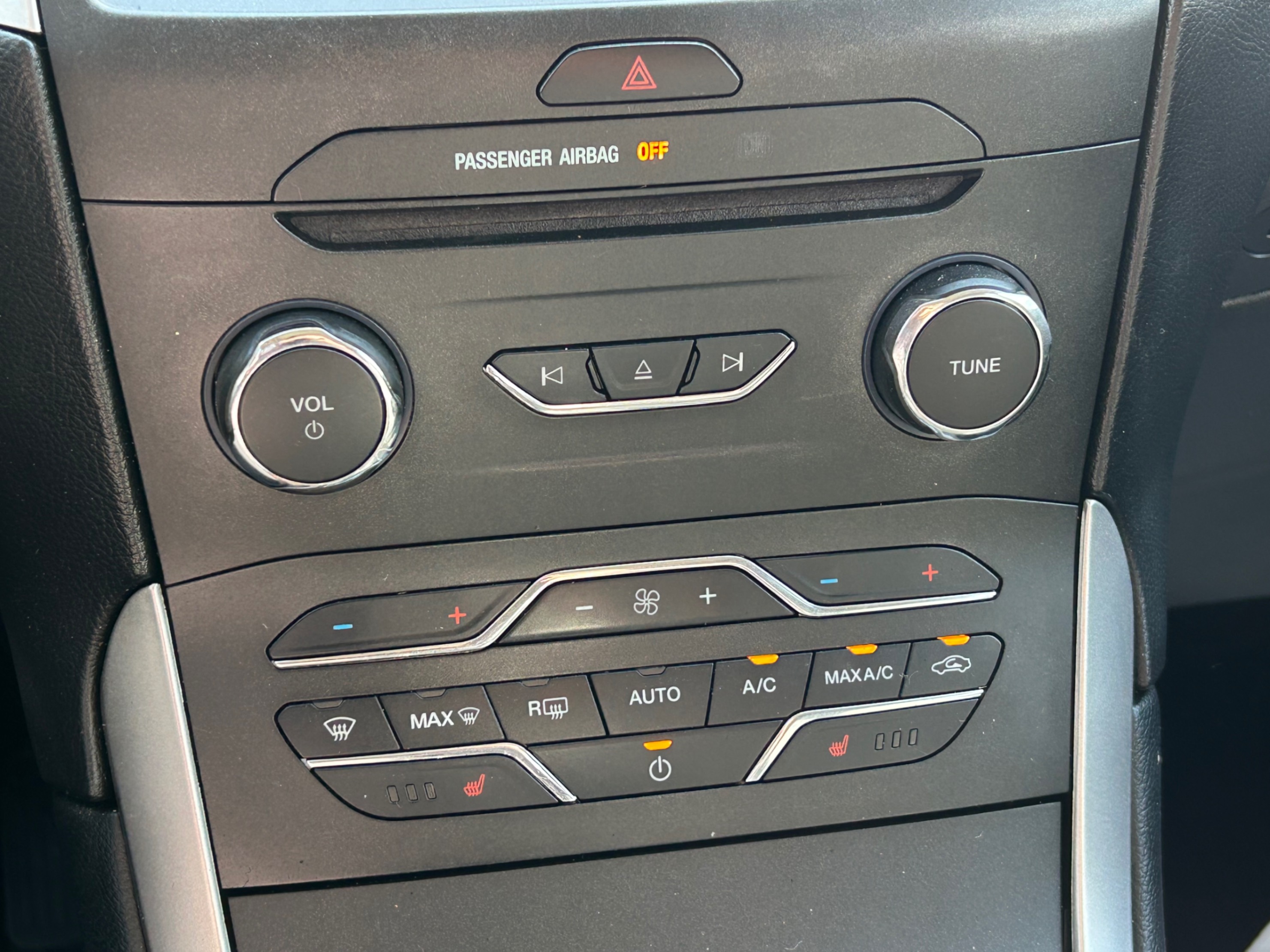 /gundhu/2018-Ford-Edge-42266191982322576.jpg