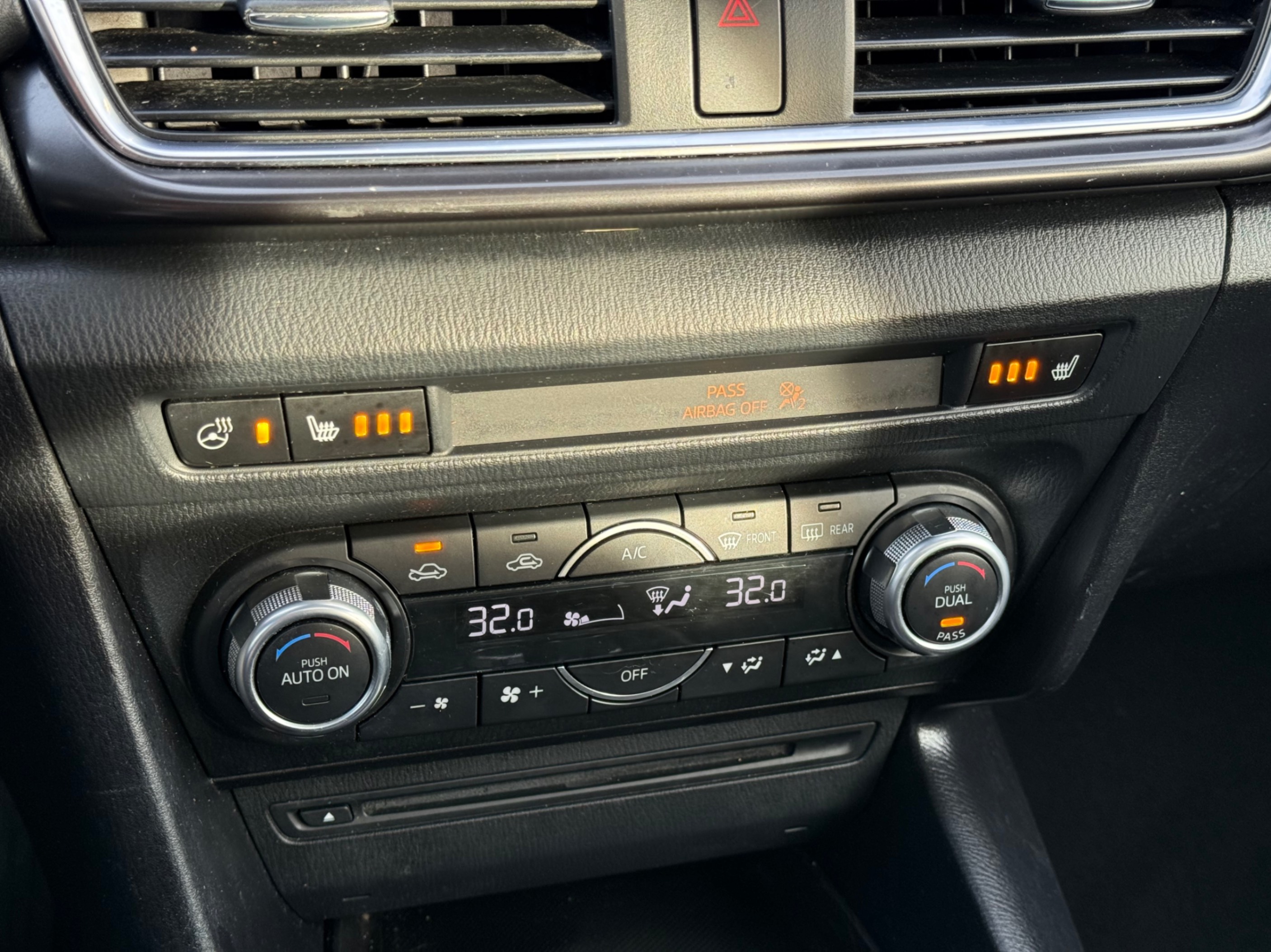 /gundhu/2018-Mazda-Mazda3Sport-033747404902358946.jpg