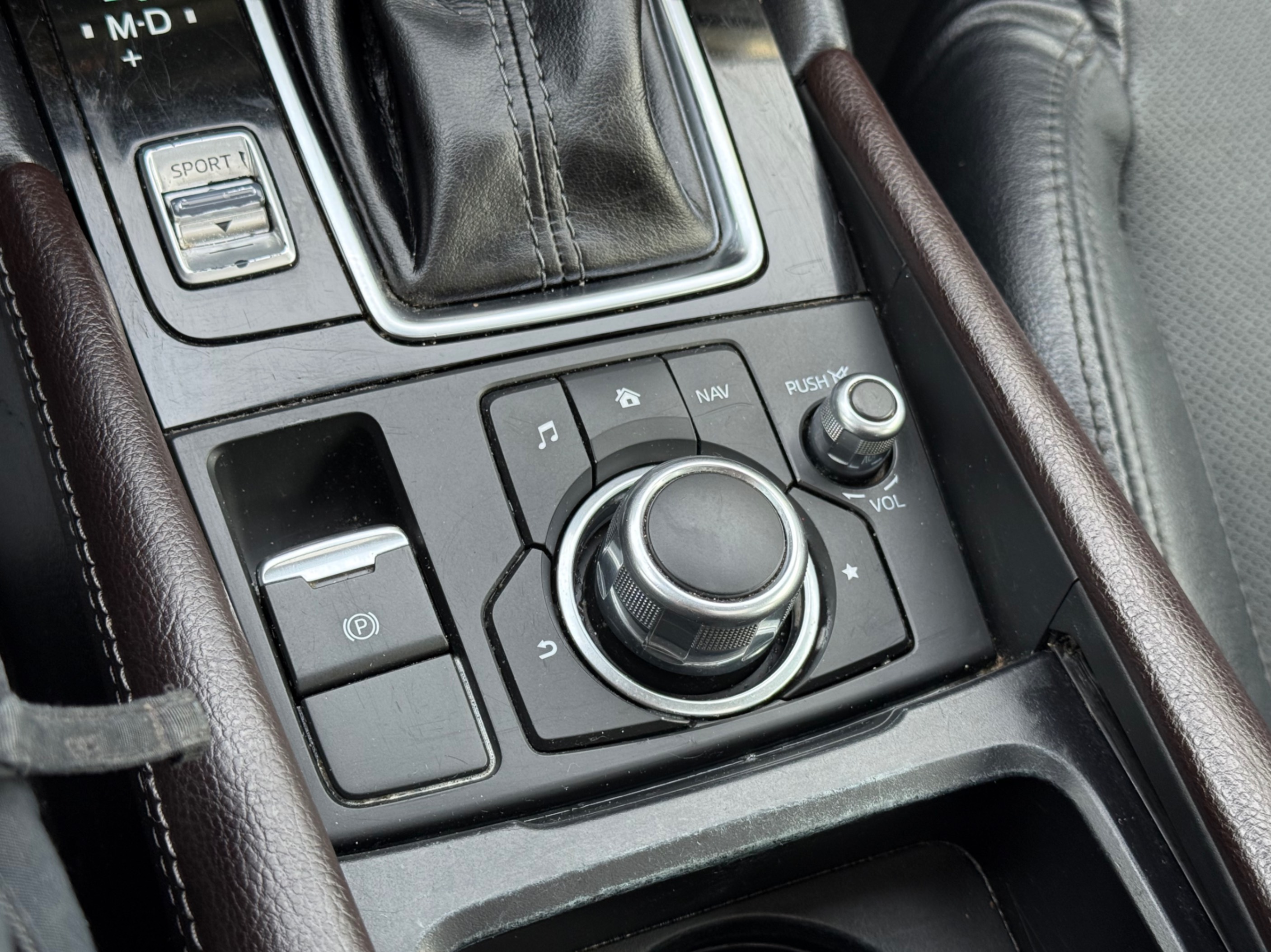 /gundhu/2018-Mazda-Mazda3Sport-8329918408148145.jpg