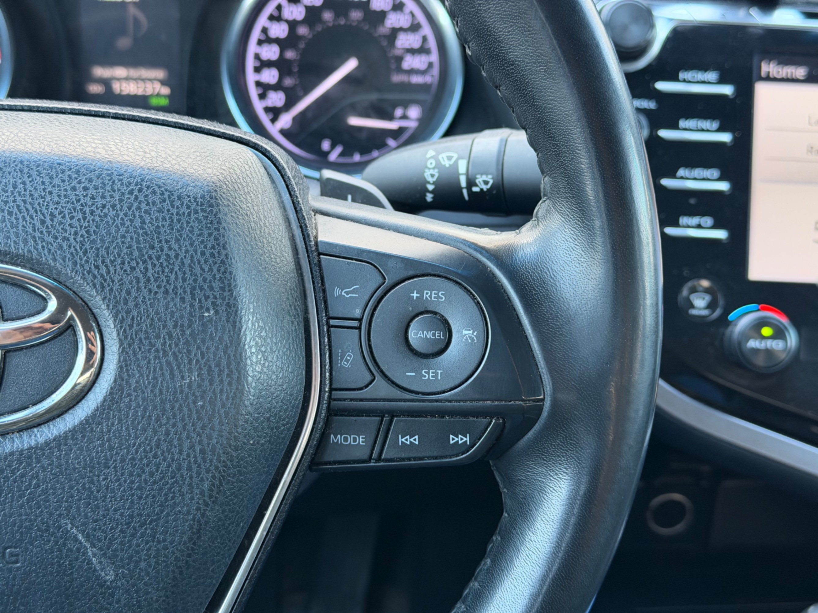 /gundhu/2018-Toyota-Camry-15908371395077459.jpg