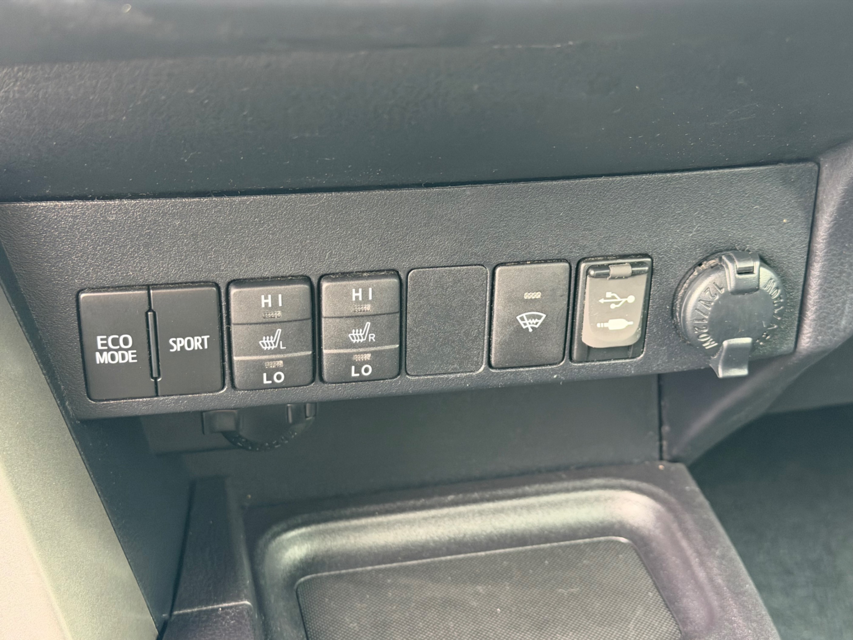 /gundhu/2018-Toyota-RAV4-2504563470743184.jpg