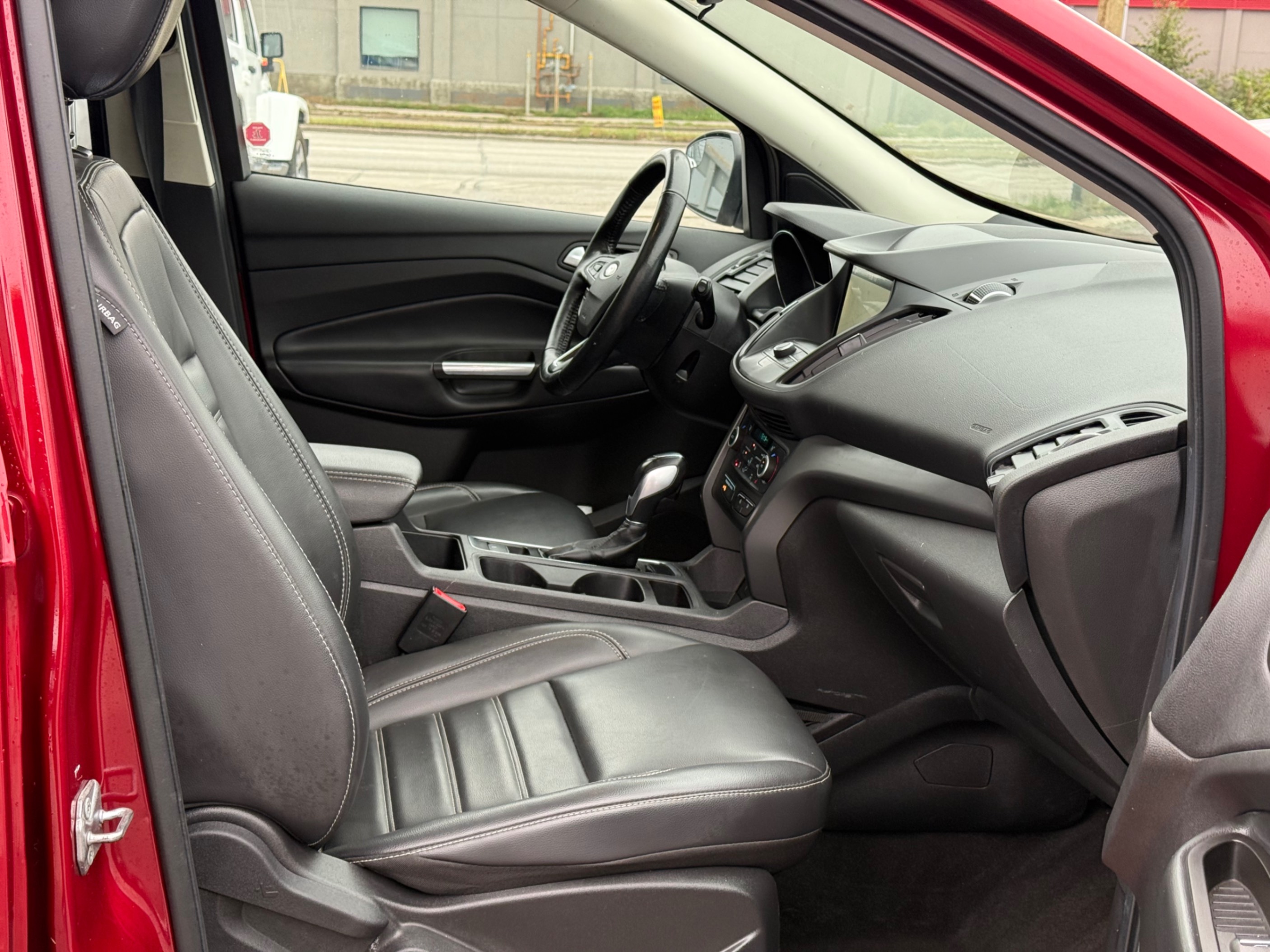 /gundhu/2019-Ford-Escape-24225856925460398.jpg