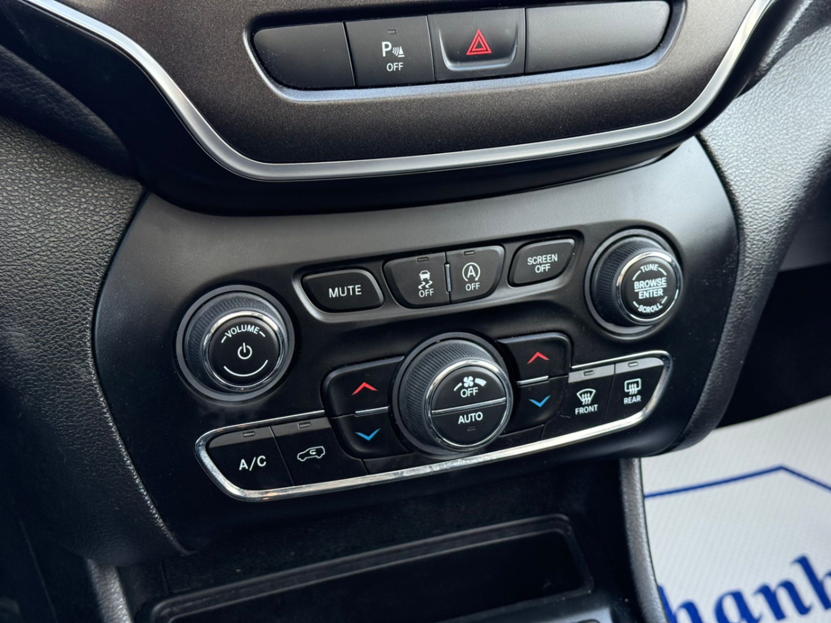 /gundhu/2019-Jeep-Cherokee-20782192787747022.jpg