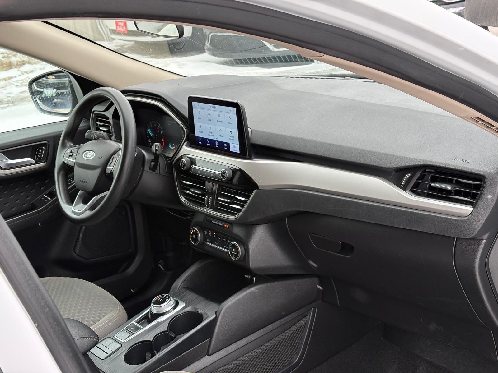 /gundhu/2020-Ford-Escape-49318210793868245.jpg