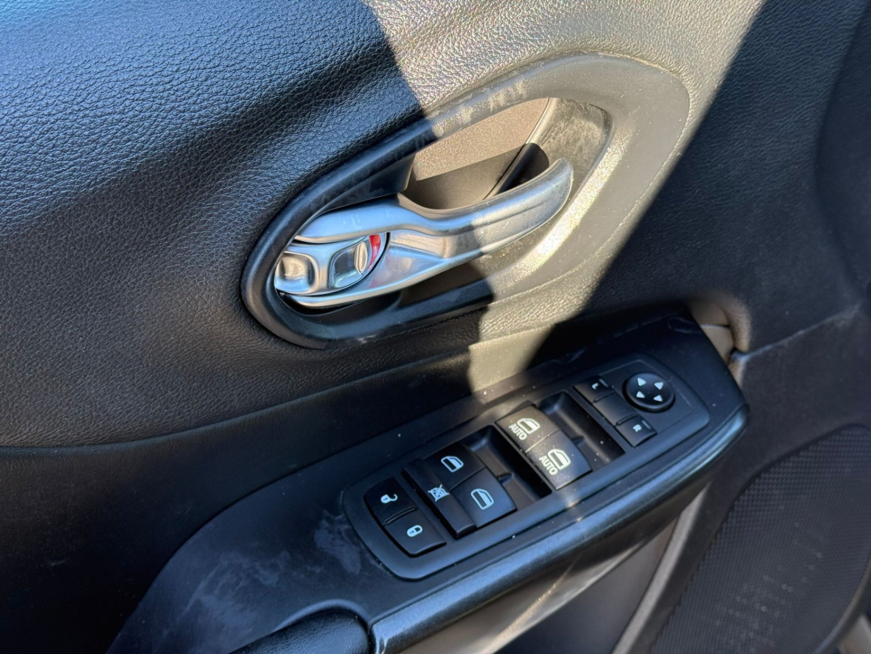 /gundhu/2020-Jeep-Cherokee-17001932919992258.jpg